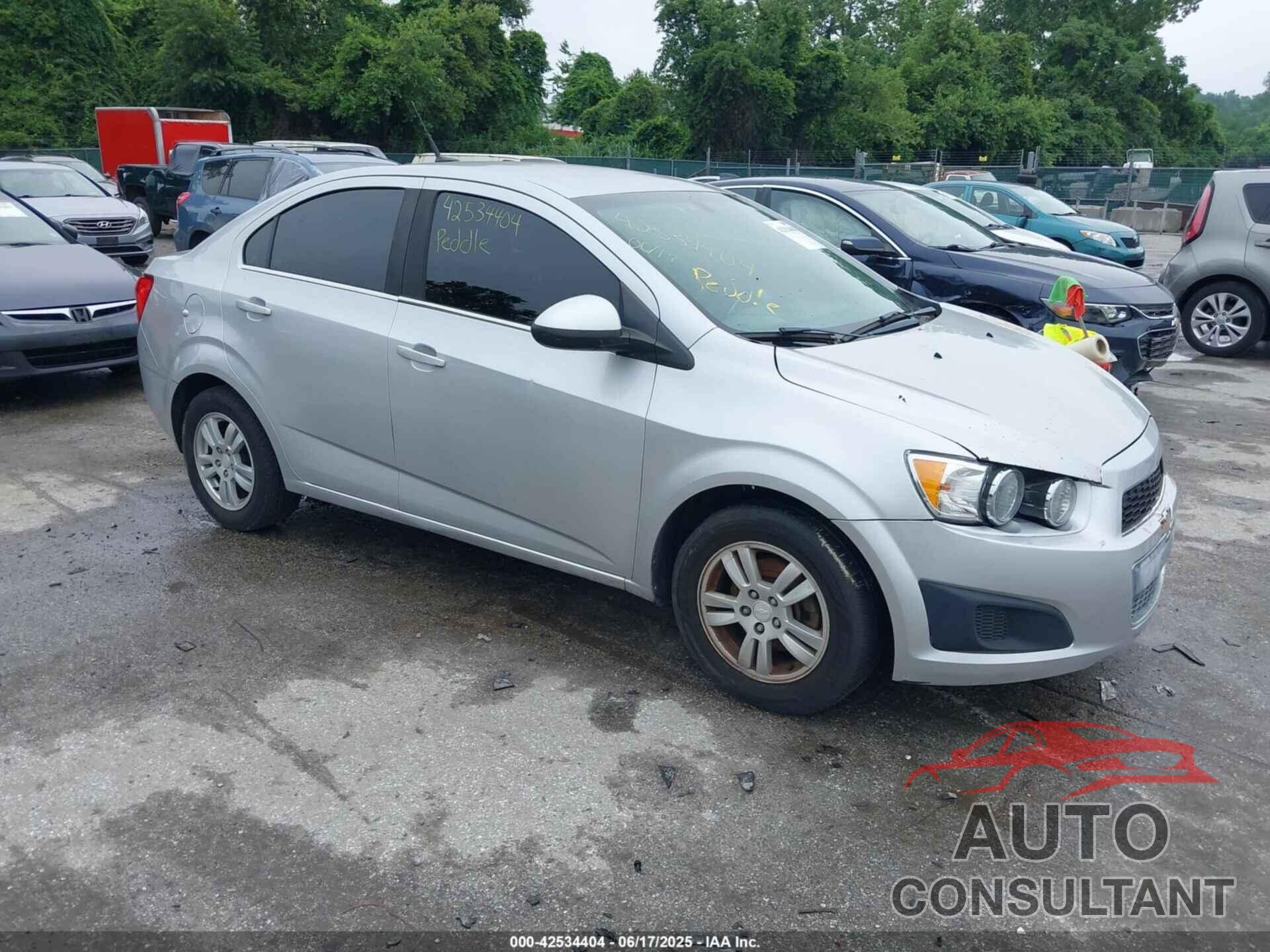 CHEVROLET SONIC 2014 - 1G1JC5SG3E4103571