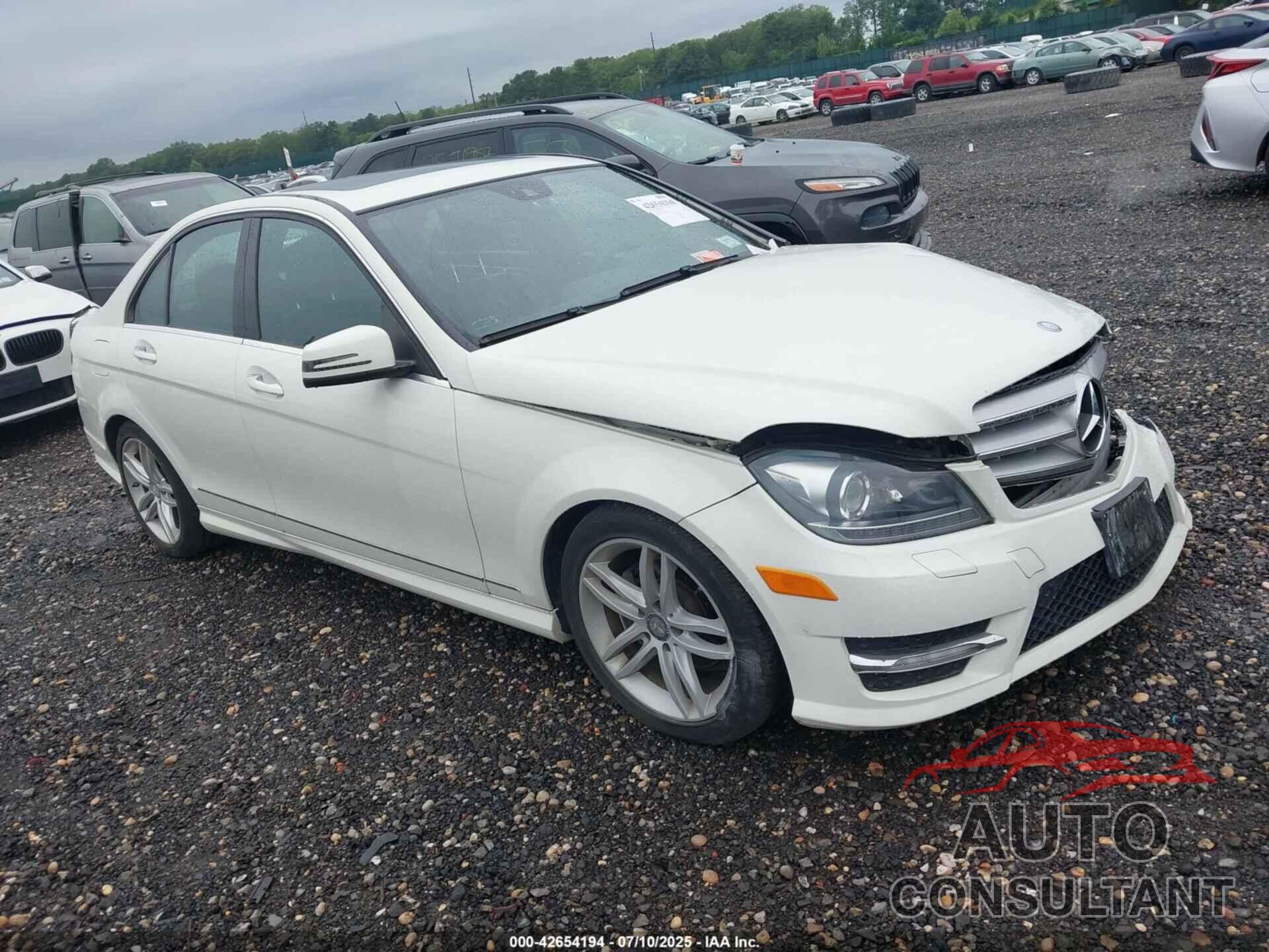 MERCEDES-BENZ C 300 2012 - WDDGF8BB7CR240081