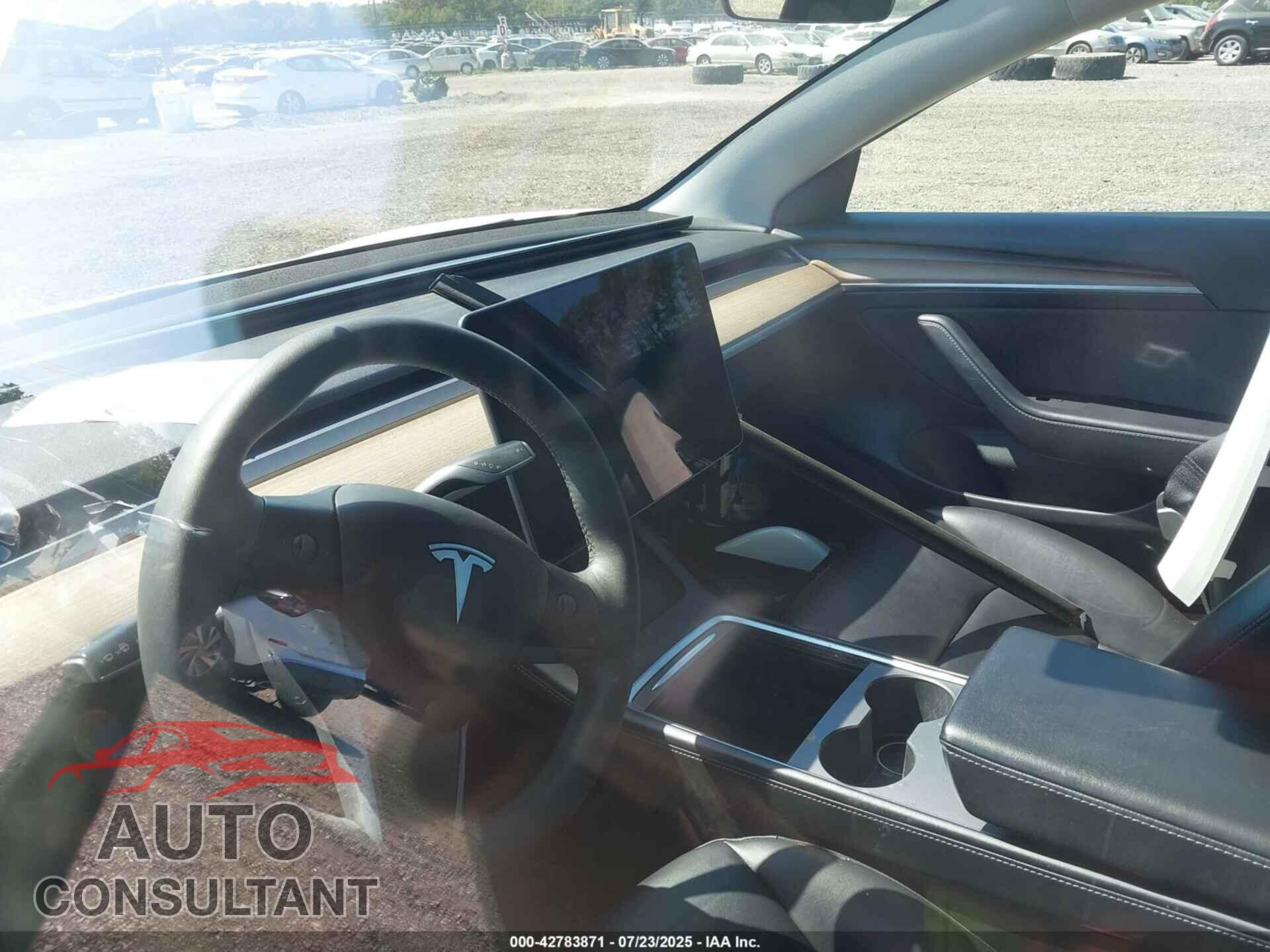 TESLA MODEL 3 2021 - 5YJ3E1EA0MF085614
