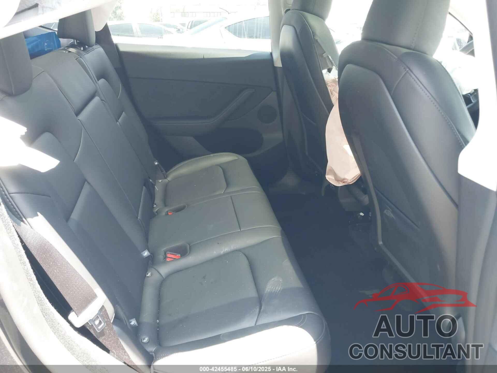 TESLA MODEL Y 2025 - 7SAYGDEE1SF283932