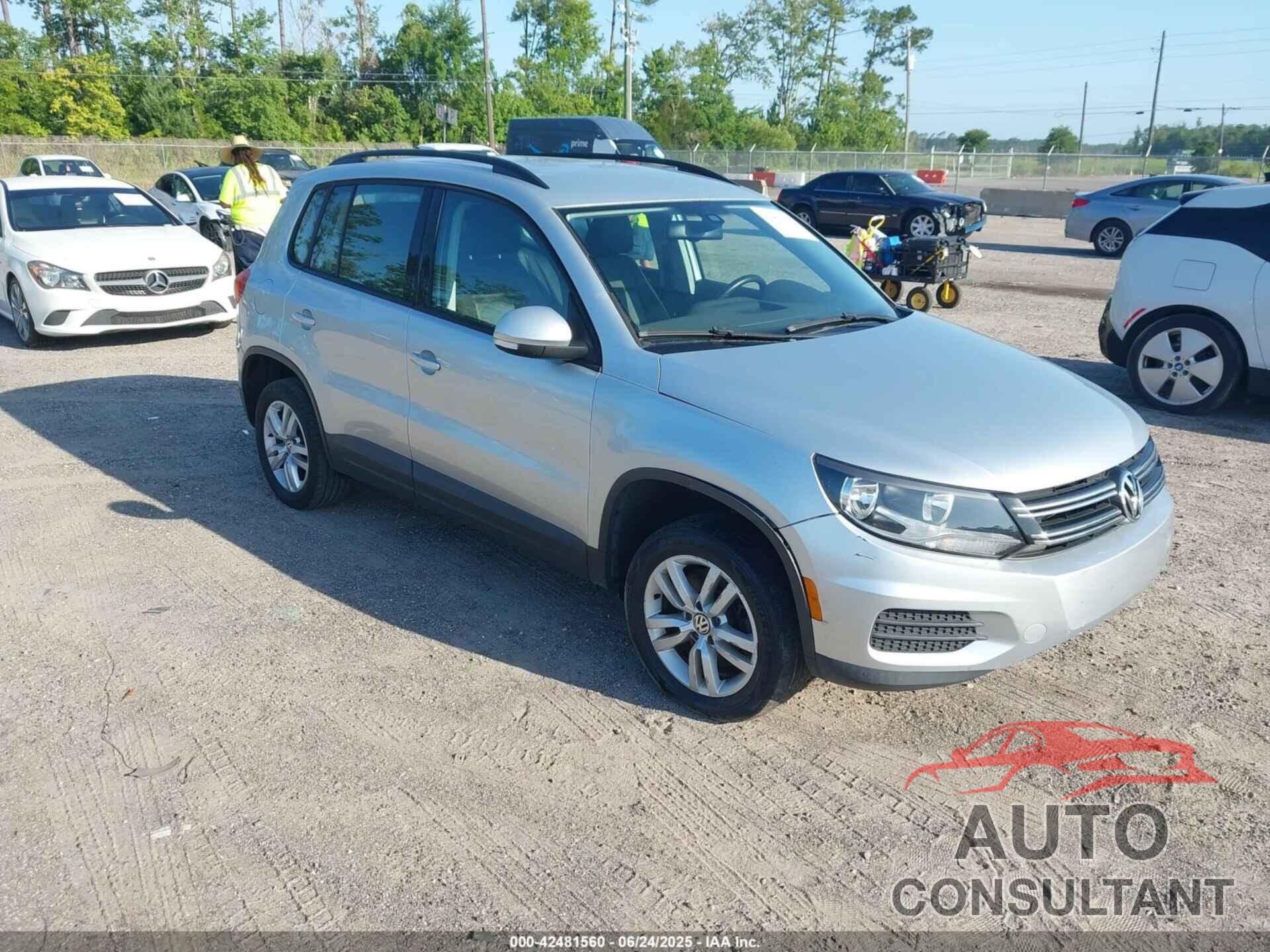 VOLKSWAGEN TIGUAN 2017 - WVGAV7AX5HK001067