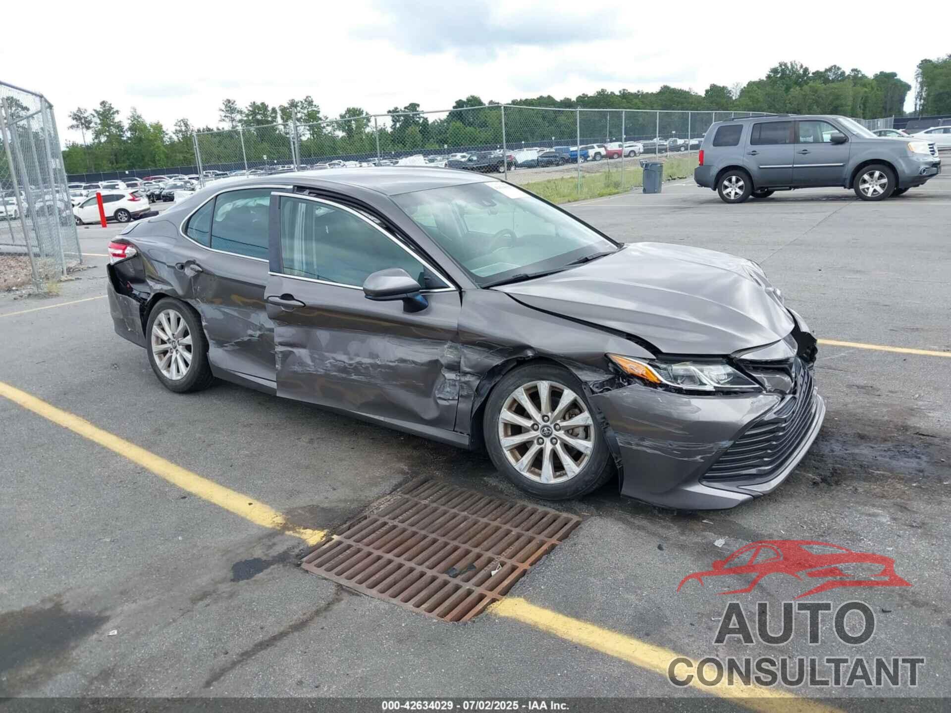 TOYOTA CAMRY 2018 - 4T1B11HK7JU088262