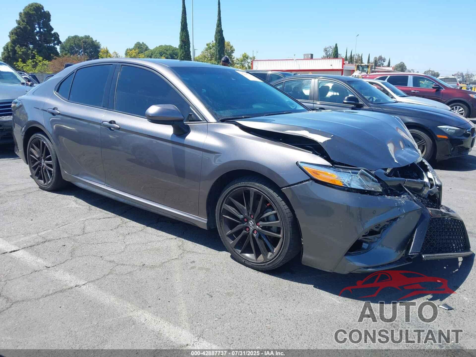 TOYOTA CAMRY 2018 - 4T1B61HK0JU067903