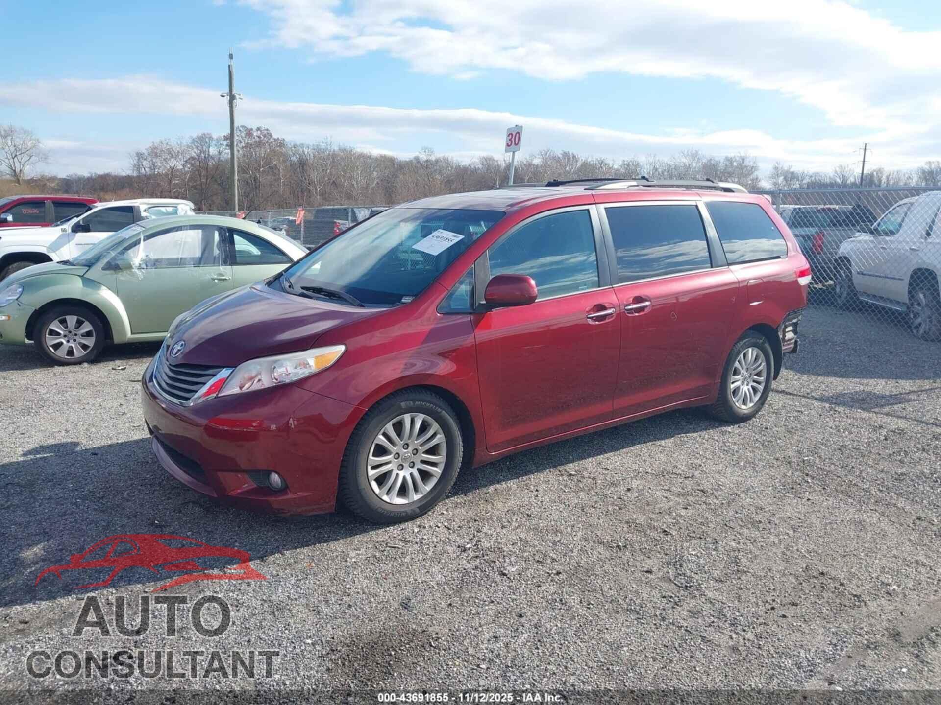 TOYOTA SIENNA 2013 - 5TDYK3DC8DS403830