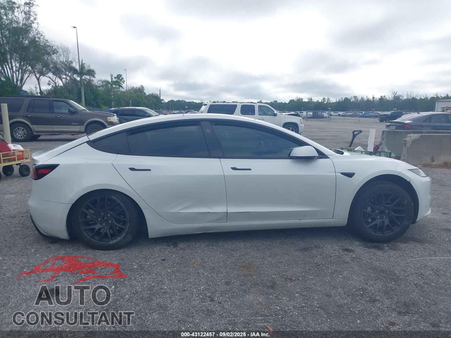 TESLA MODEL 3 2024 - 5YJ3E1EA4RF747363