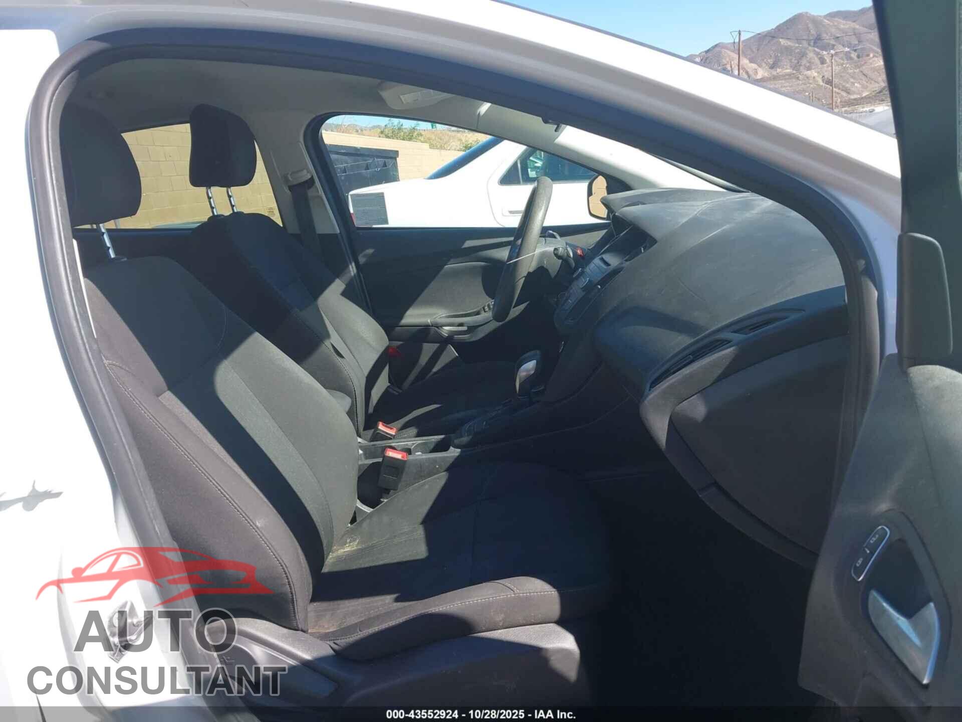 FORD FOCUS 2017 - 1FADP3K24HL219718