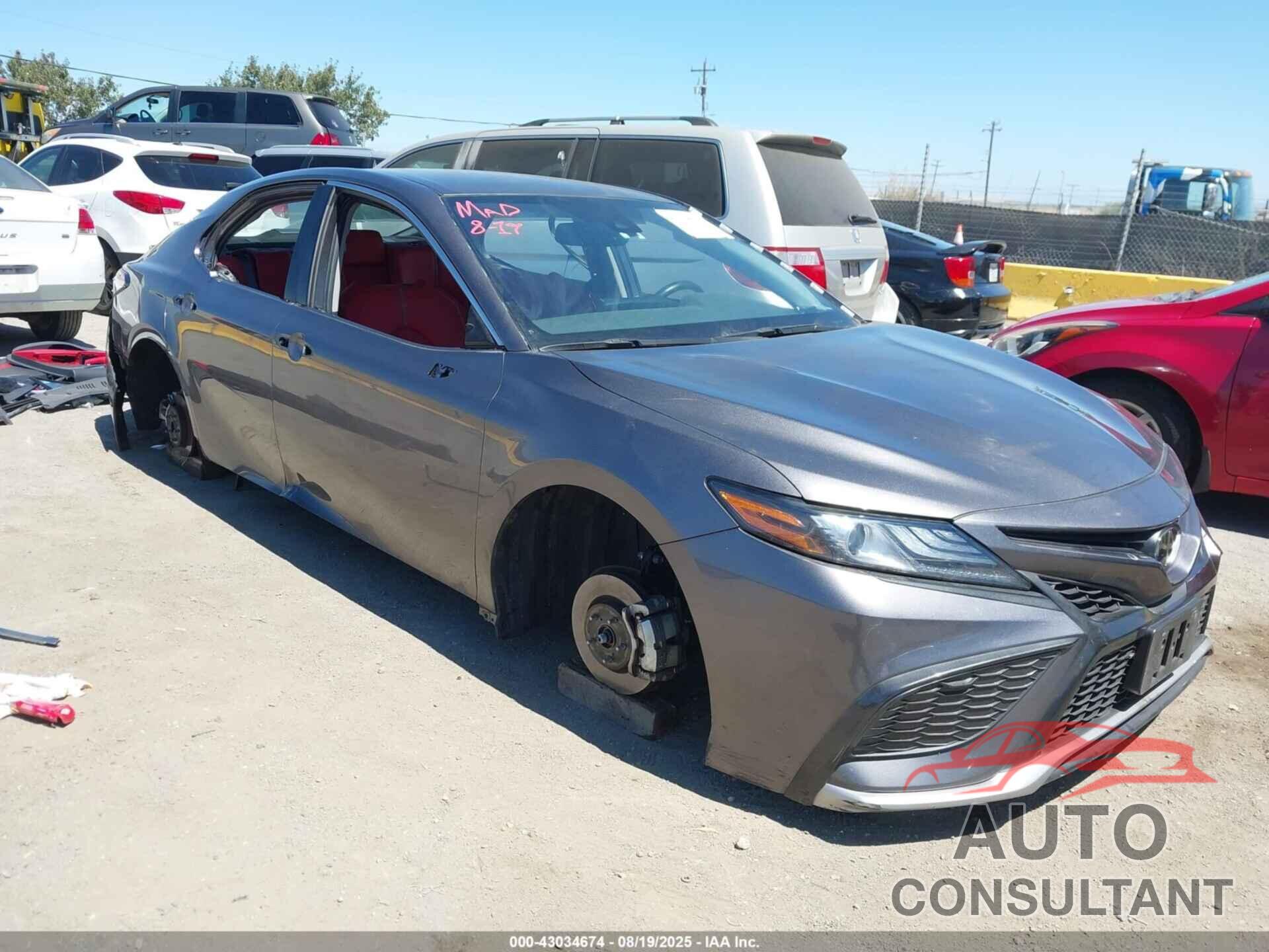 TOYOTA CAMRY 2022 - 4T1K61AK1NU011615