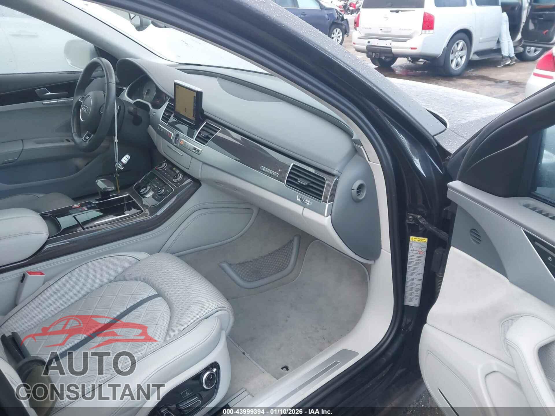 AUDI S8 2013 - WAUD2AFD3DN010491