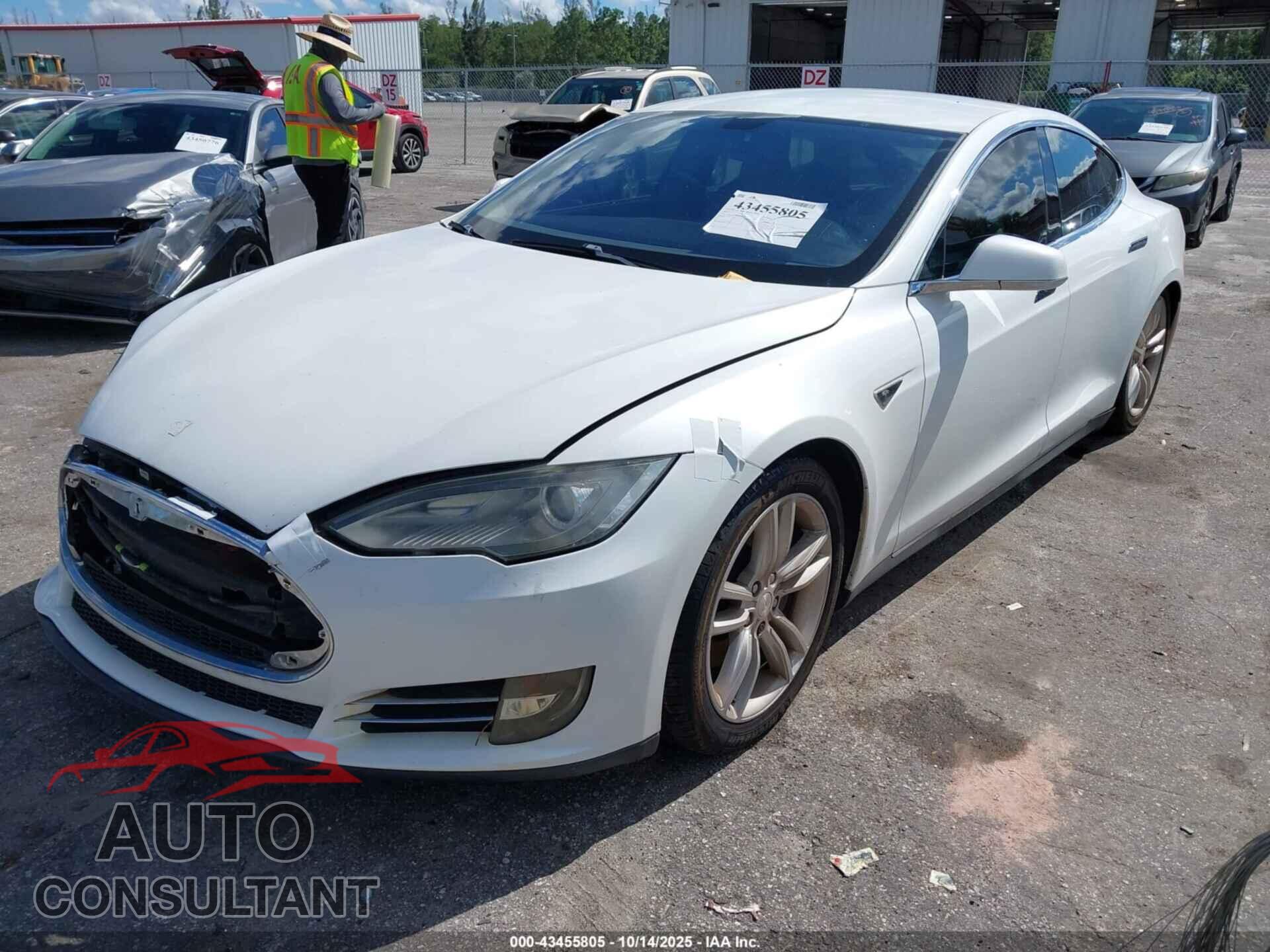 TESLA MODEL S 2013 - 5YJSA1CP8DFP15538