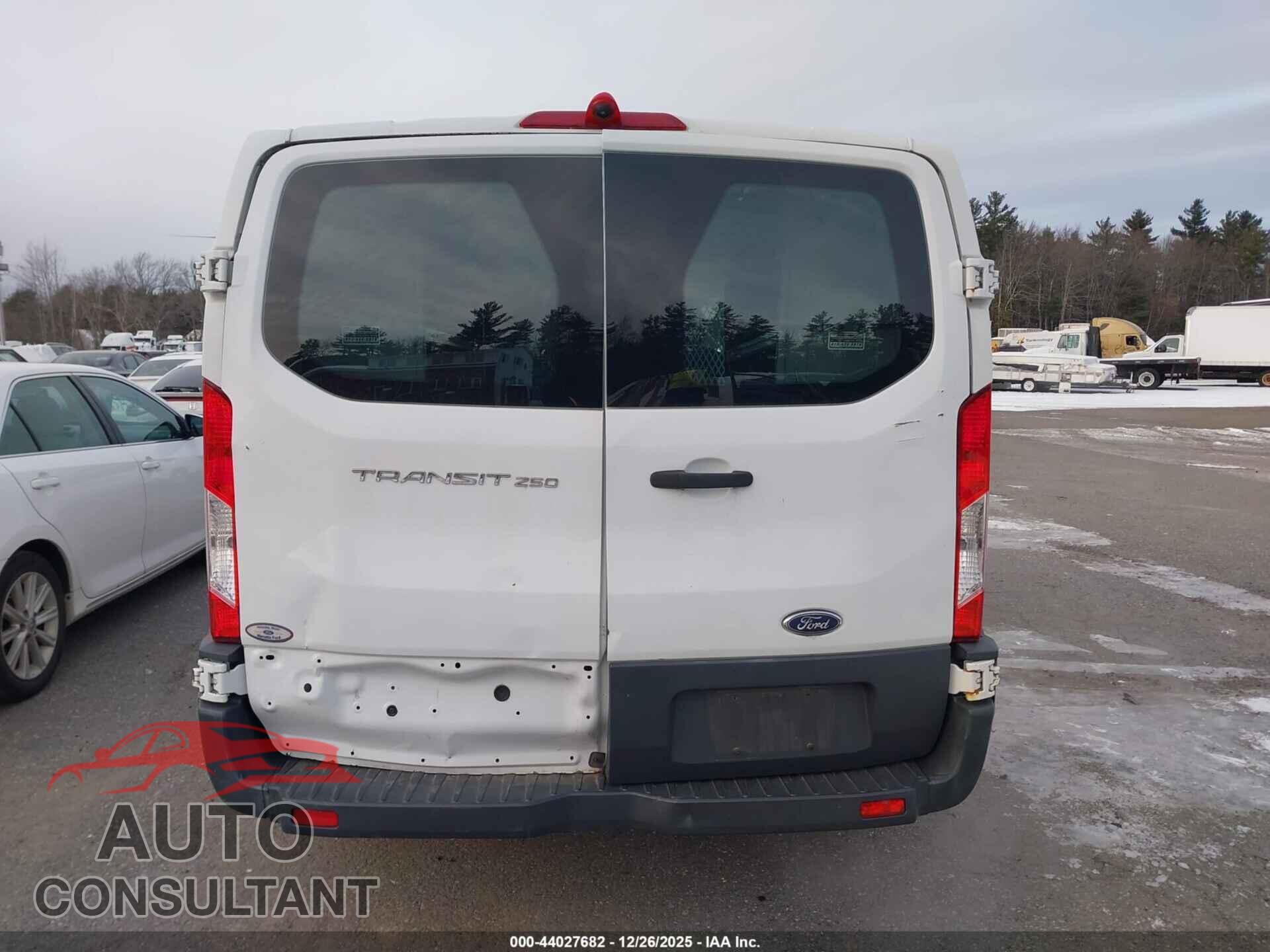 FORD TRANSIT-250 2015 - 1FTNR1ZM8FKA34305