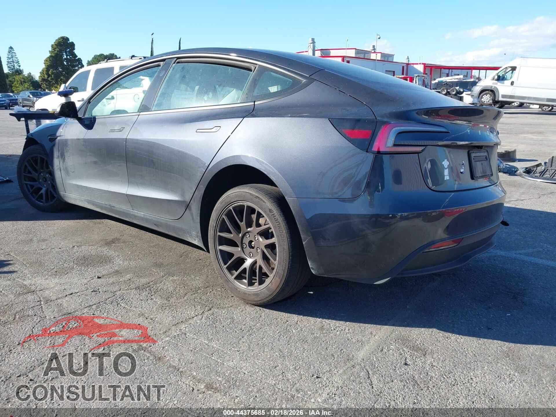 TESLA MODEL 3 2024 - 5YJ3E1EA1RF743089