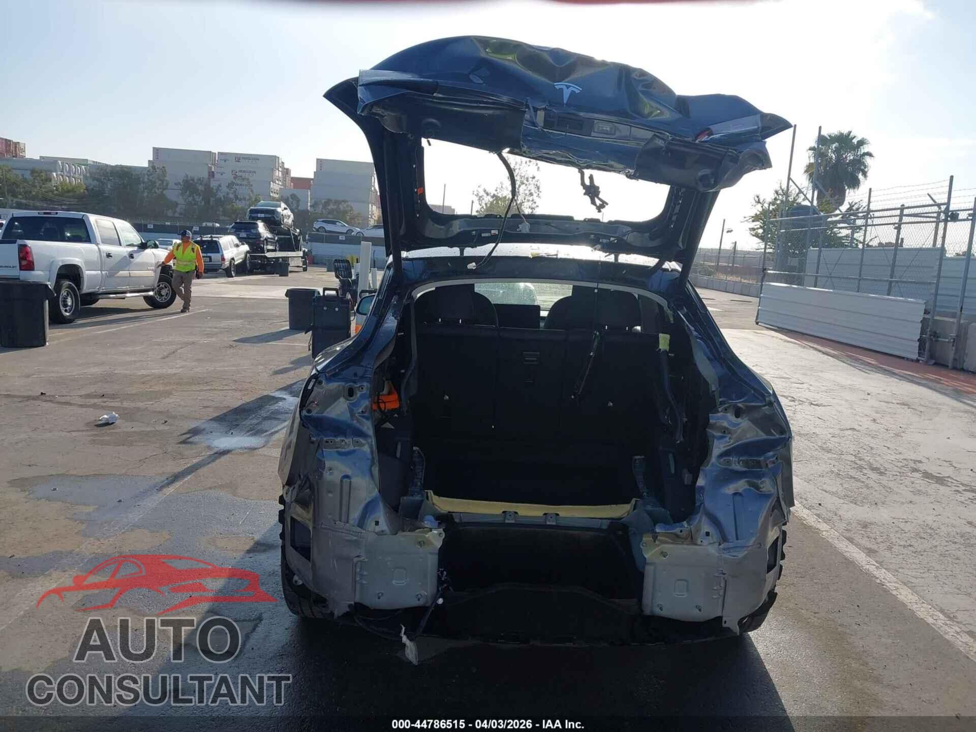 TESLA MODEL Y 2023 - 7SAYGDEE5PF918349