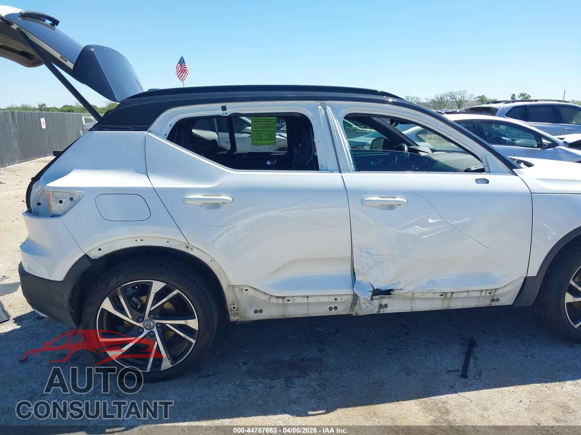 VOLVO XC40 2019 - YV4162UMXK2142646