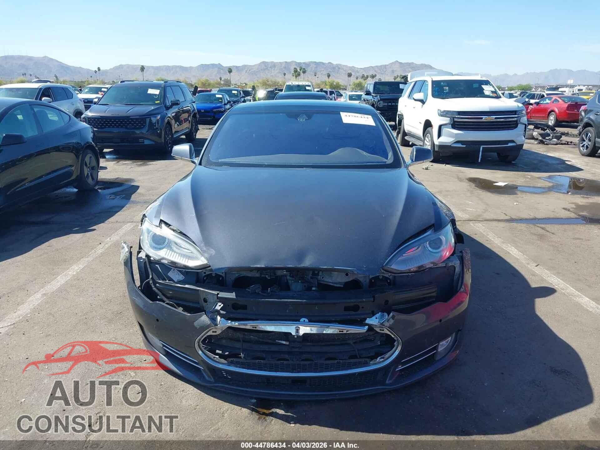 TESLA MODEL S 2015 - 5YJSA1E18FF118613