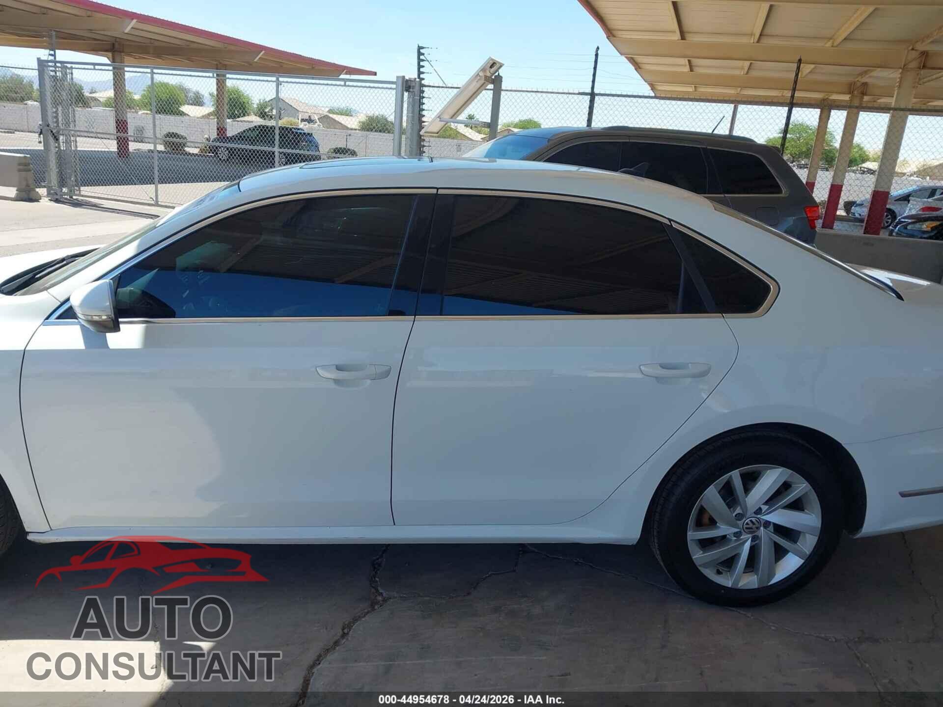 VOLKSWAGEN PASSAT 2018 - 1VWBA7A33JC031022