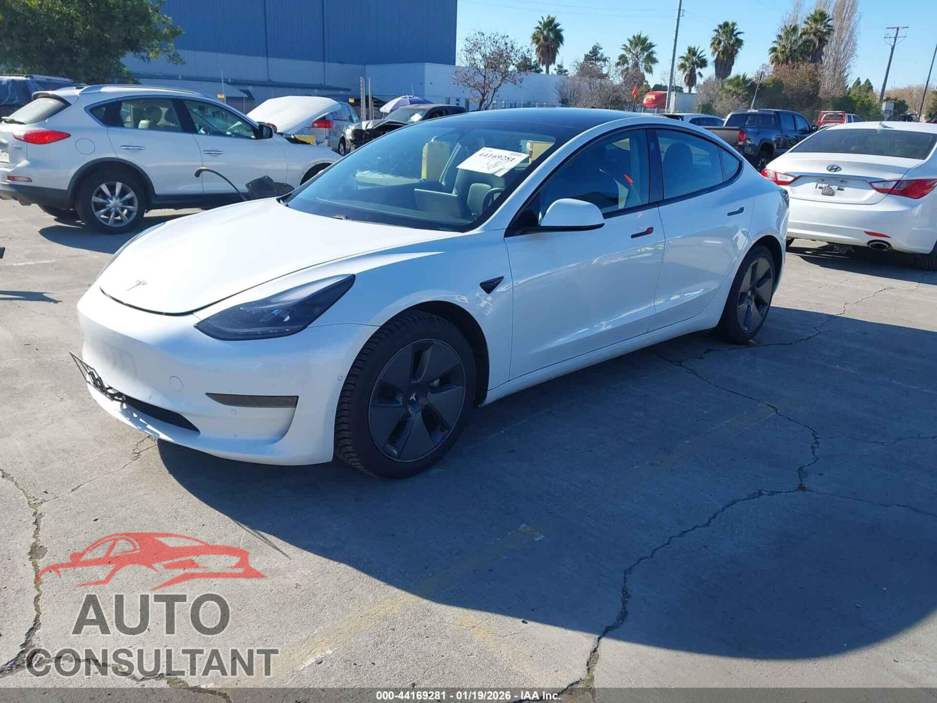TESLA MODEL 3 2021 - 5YJ3E1EA0MF053679