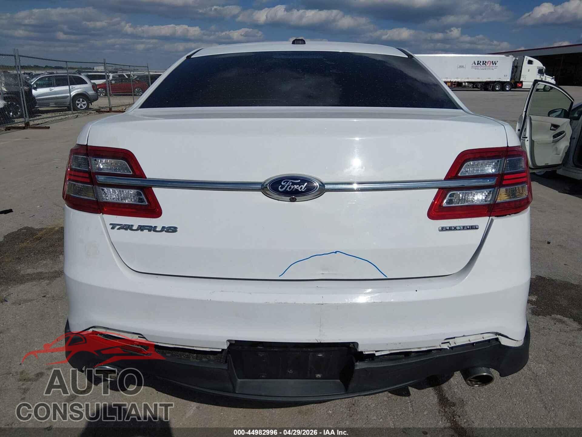 FORD TAURUS 2015 - 1FAHP2D82FG154306
