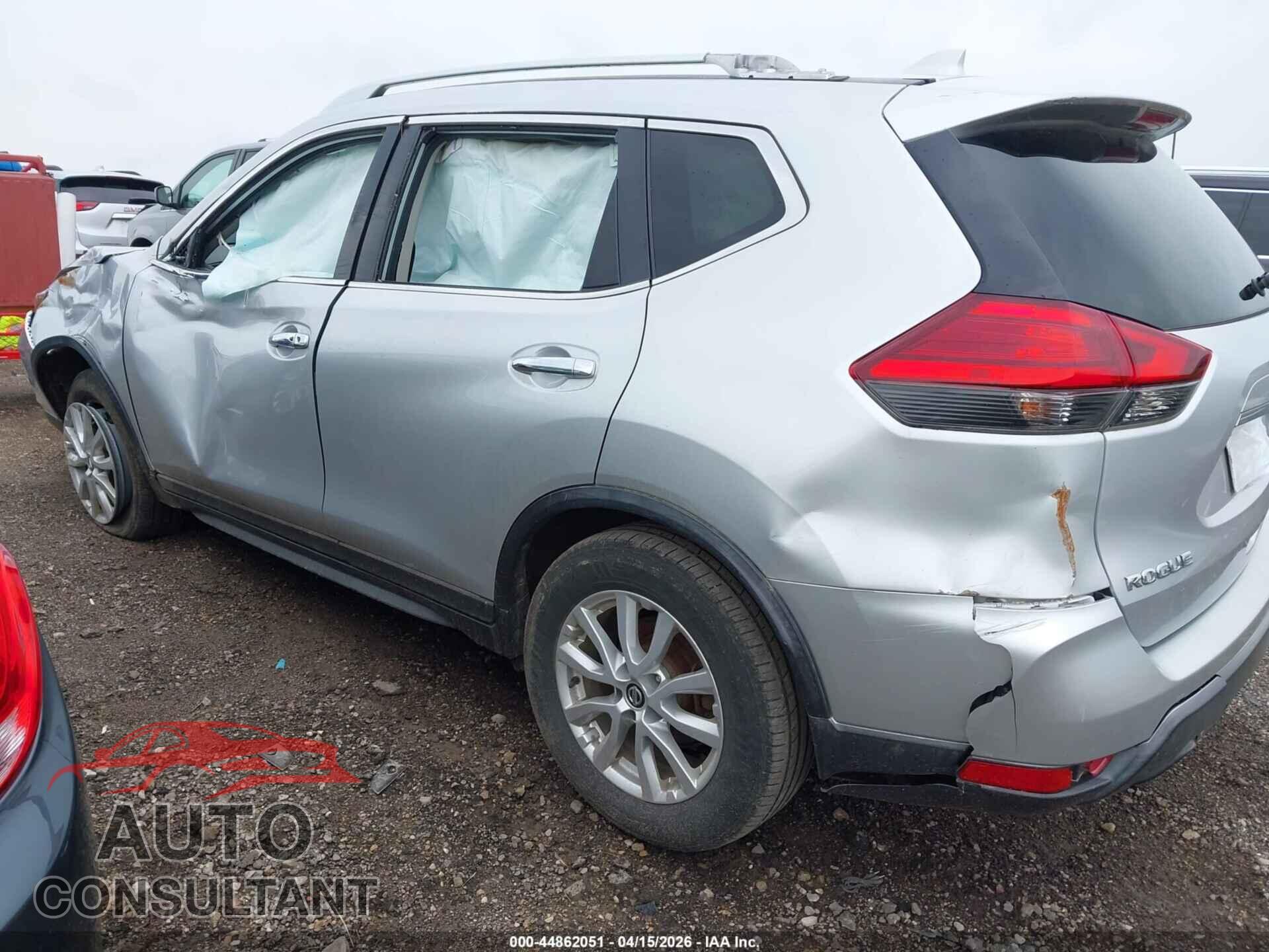 NISSAN ROGUE 2017 - KNMAT2MV7HP557357