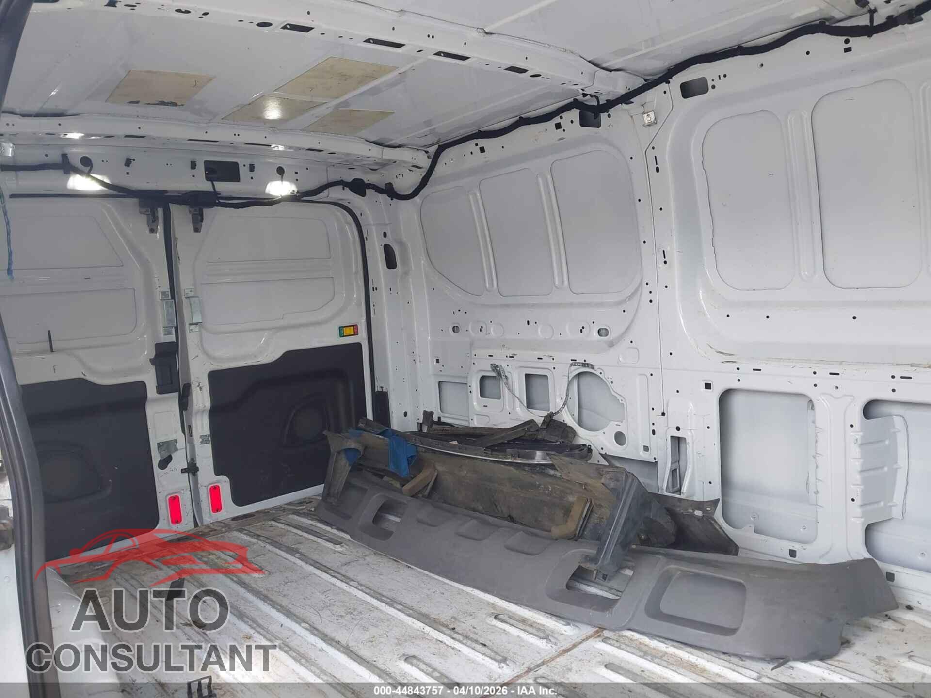 FORD TRANSIT-150 2018 - 1FTYE1YM5JKA51615
