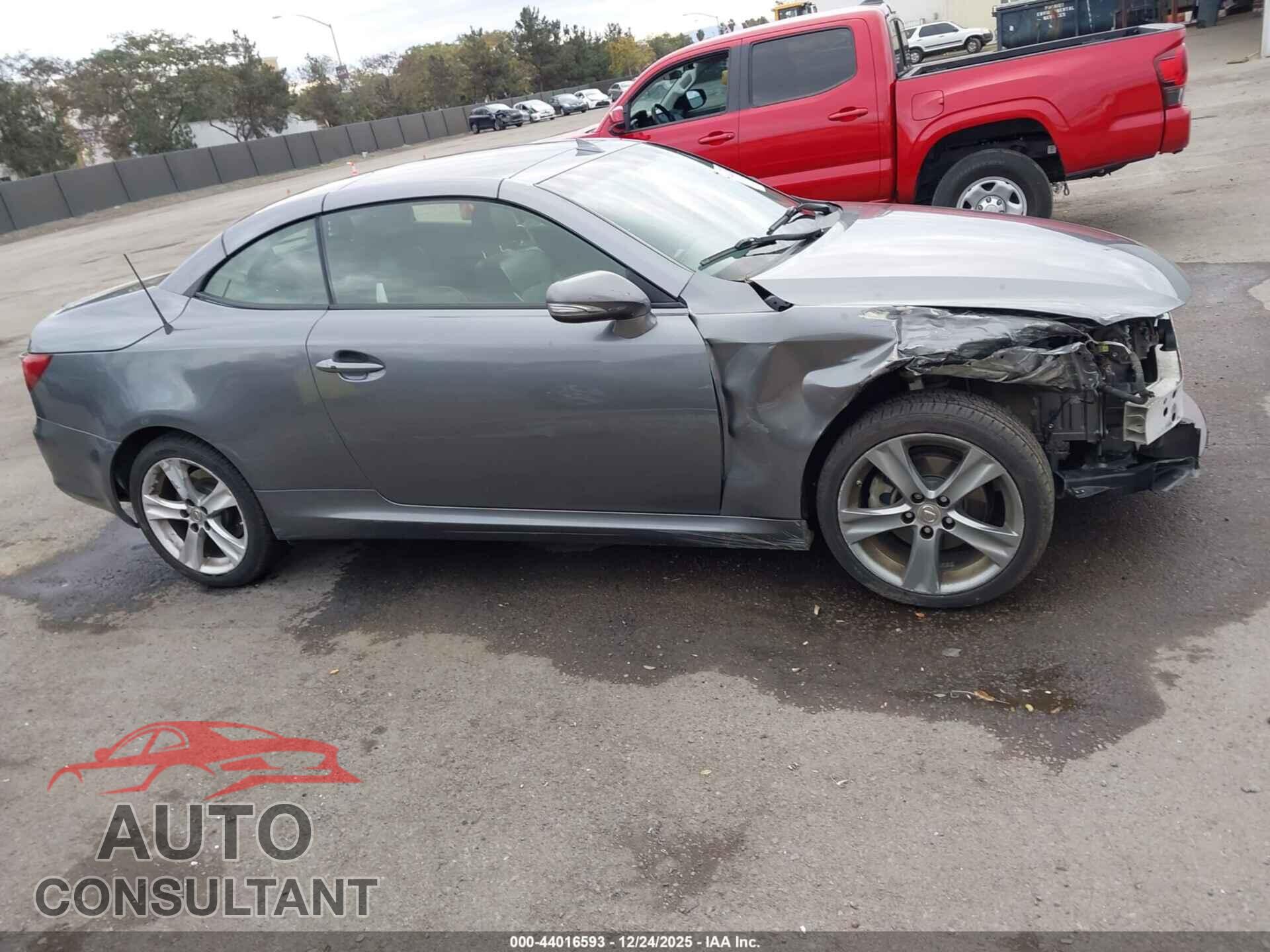 LEXUS IS 250C 2014 - JTHFF2C26E2529660