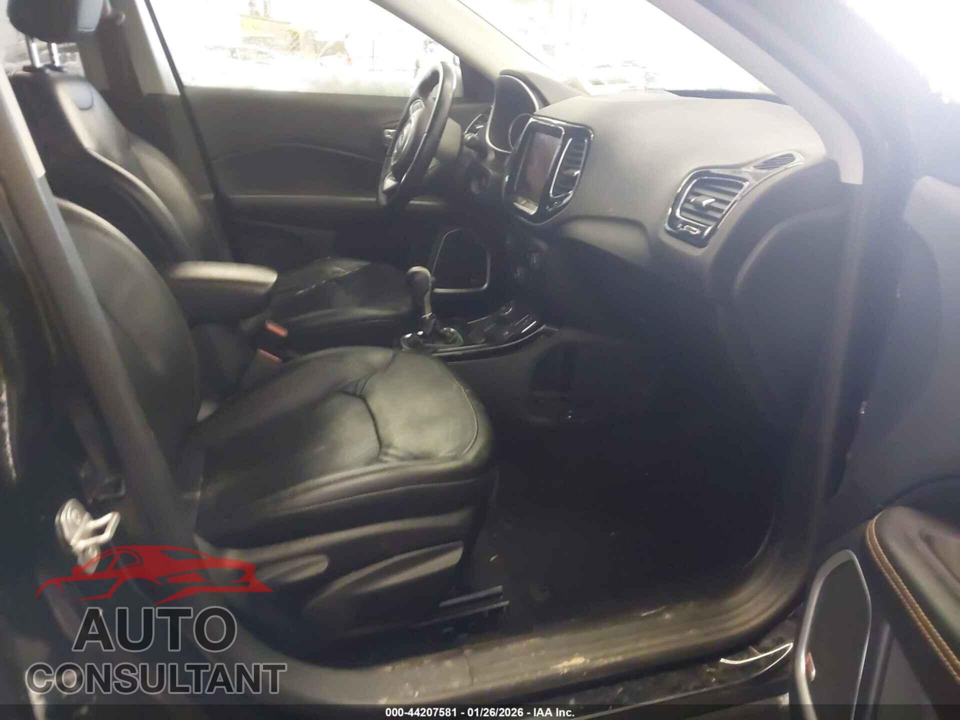JEEP COMPASS 2018 - 3C4NJDCB0JT199837