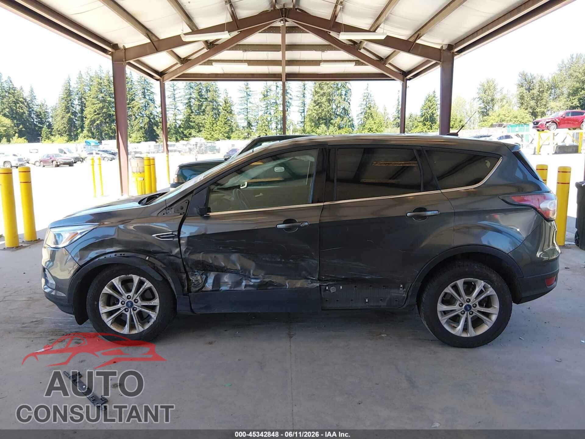 FORD ESCAPE 2017 - 1FMCU9G93HUB04153