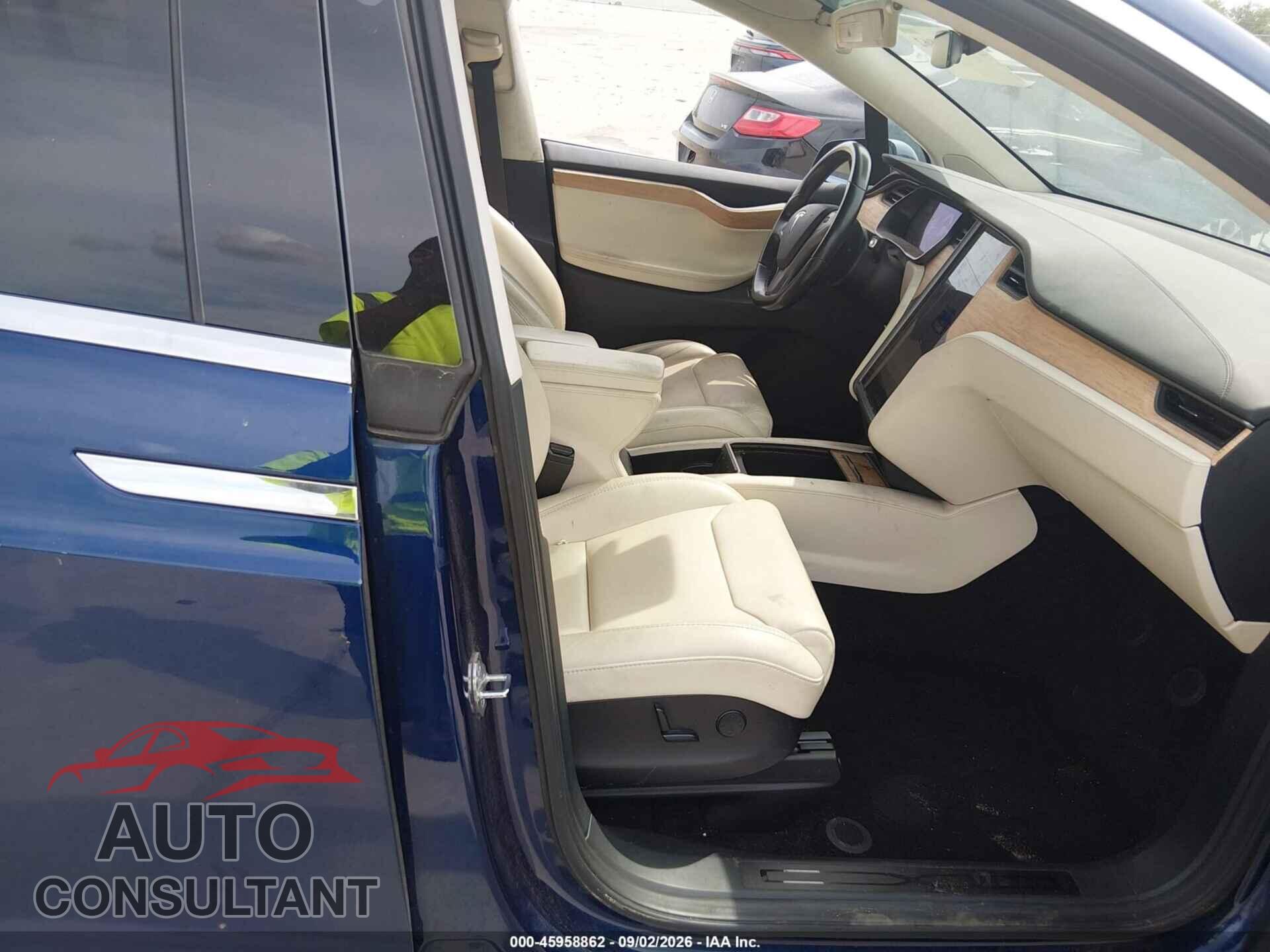 TESLA MODEL X 2018 - 5YJXCBE23JF104898