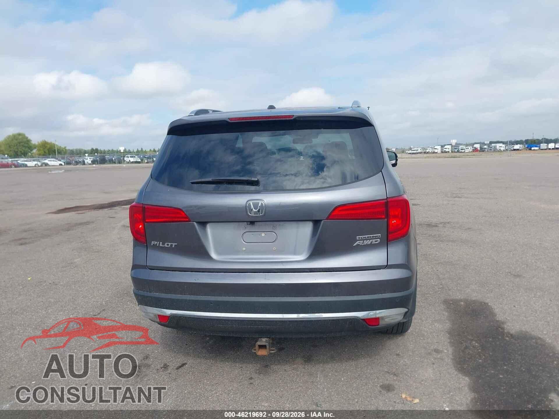 HONDA PILOT 2017 - 5FNYF6H94HB104432