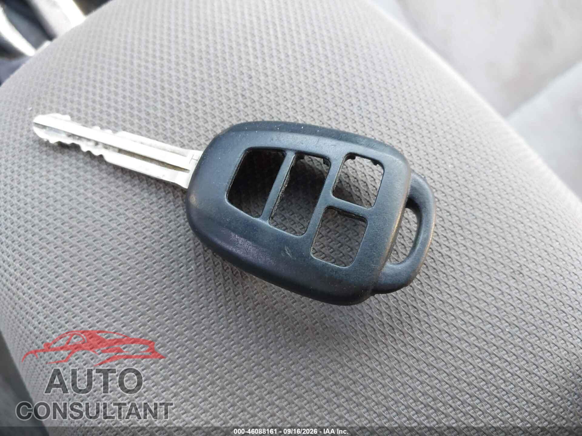 TOYOTA COROLLA 2015 - 2T1BURHEXFC371425