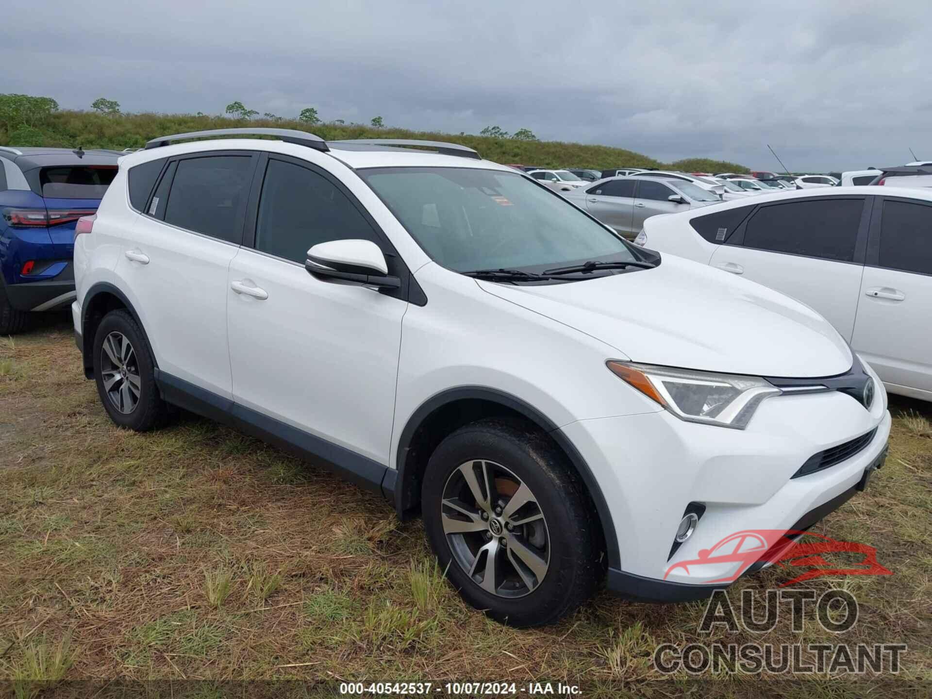 TOYOTA RAV4 2017 - JTMRFREV9HD209644