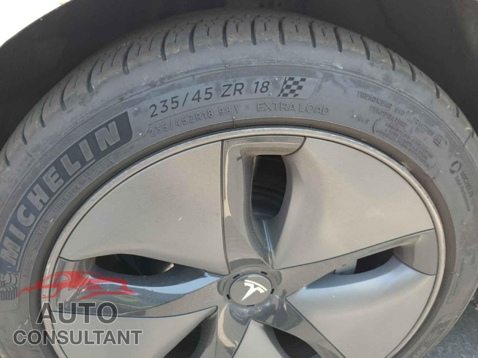 TESLA MODEL 3 2019 - 5YJ3E1EB6KF193385