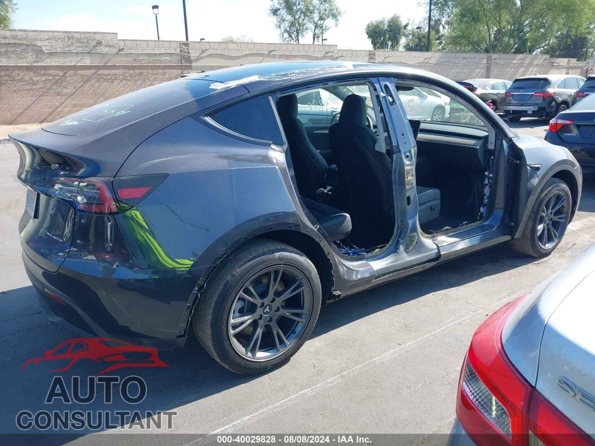 TESLA MODEL Y 2024 - 7SAYGDEE4RF104292