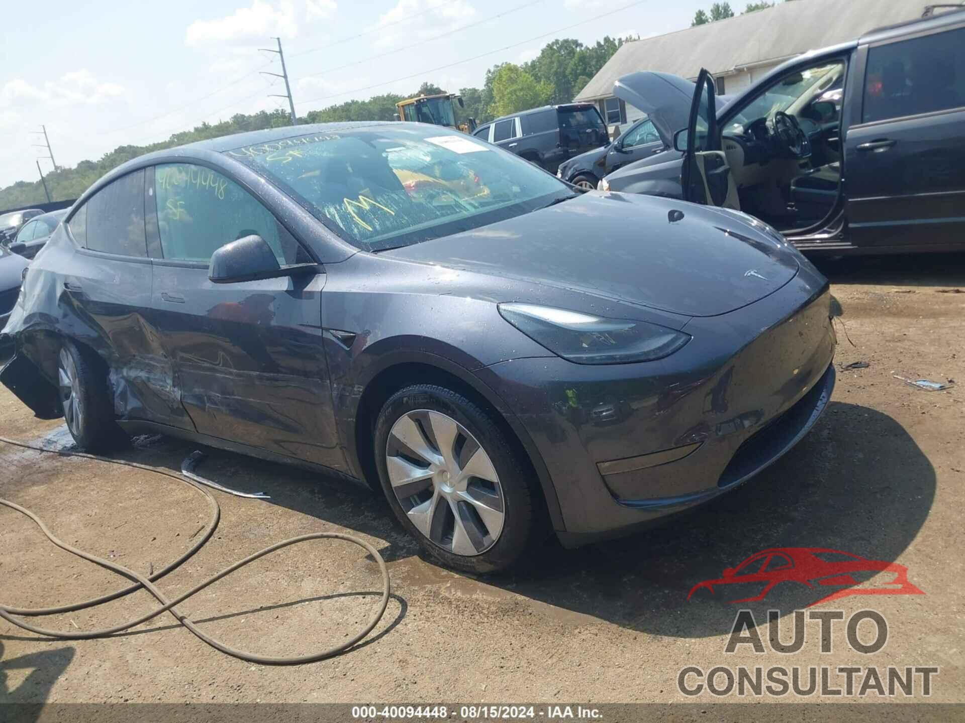 TESLA MODEL Y 2024 - 7SAYGDEE3RA215753