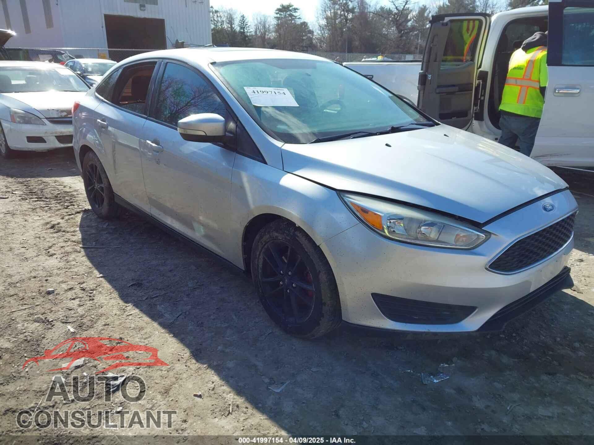 FORD FOCUS 2015 - 1FADP3F24FL329157