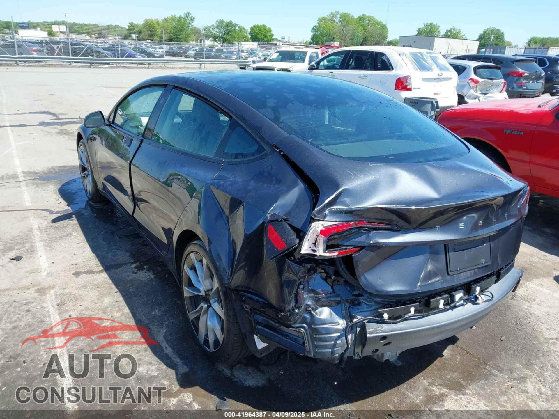 TESLA MODEL 3 2024 - 5YJ3E1EA4RF735729