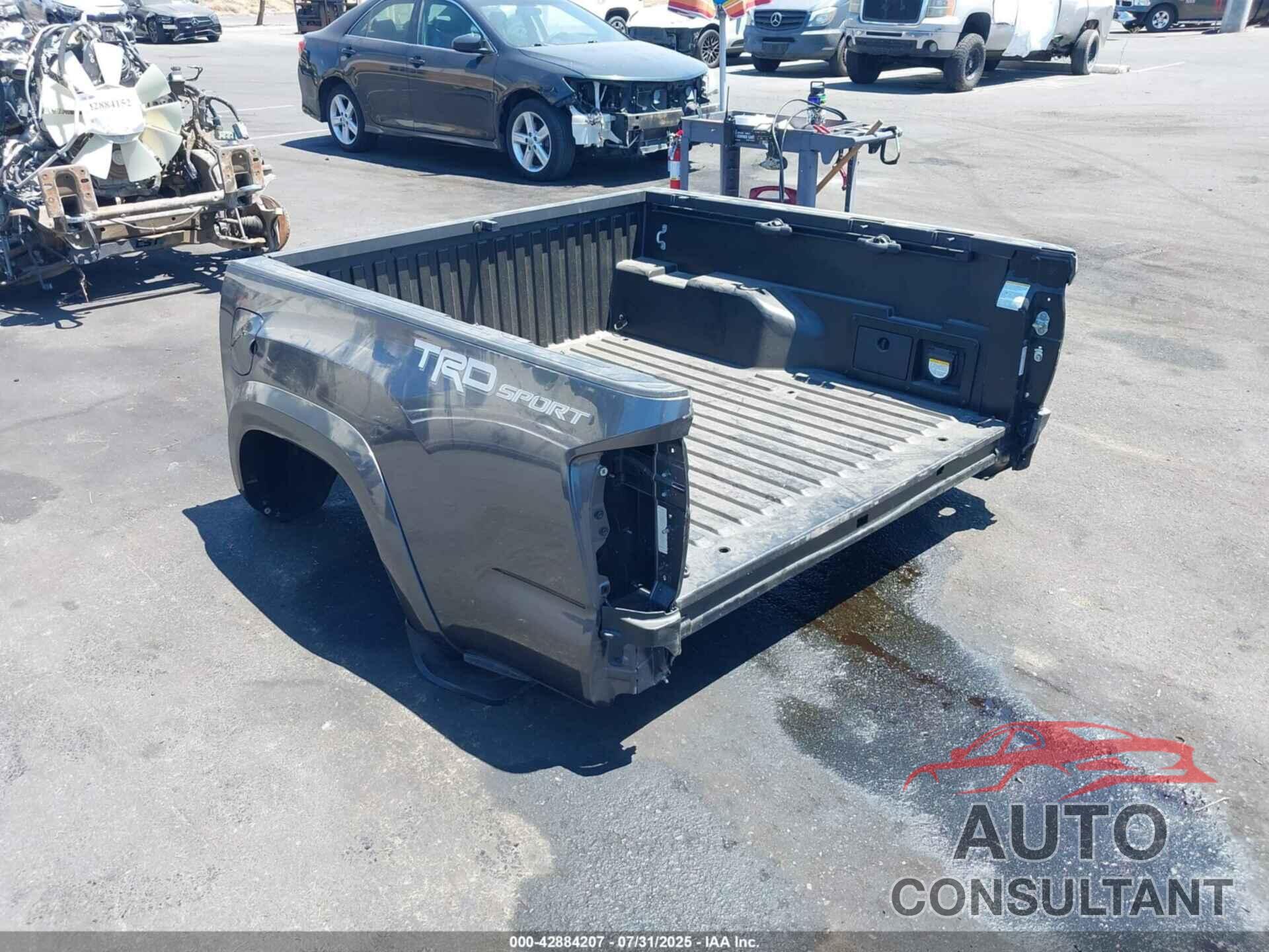 TOYOTA TACOMA 2018 - 5TFAZ5CN5JX064851