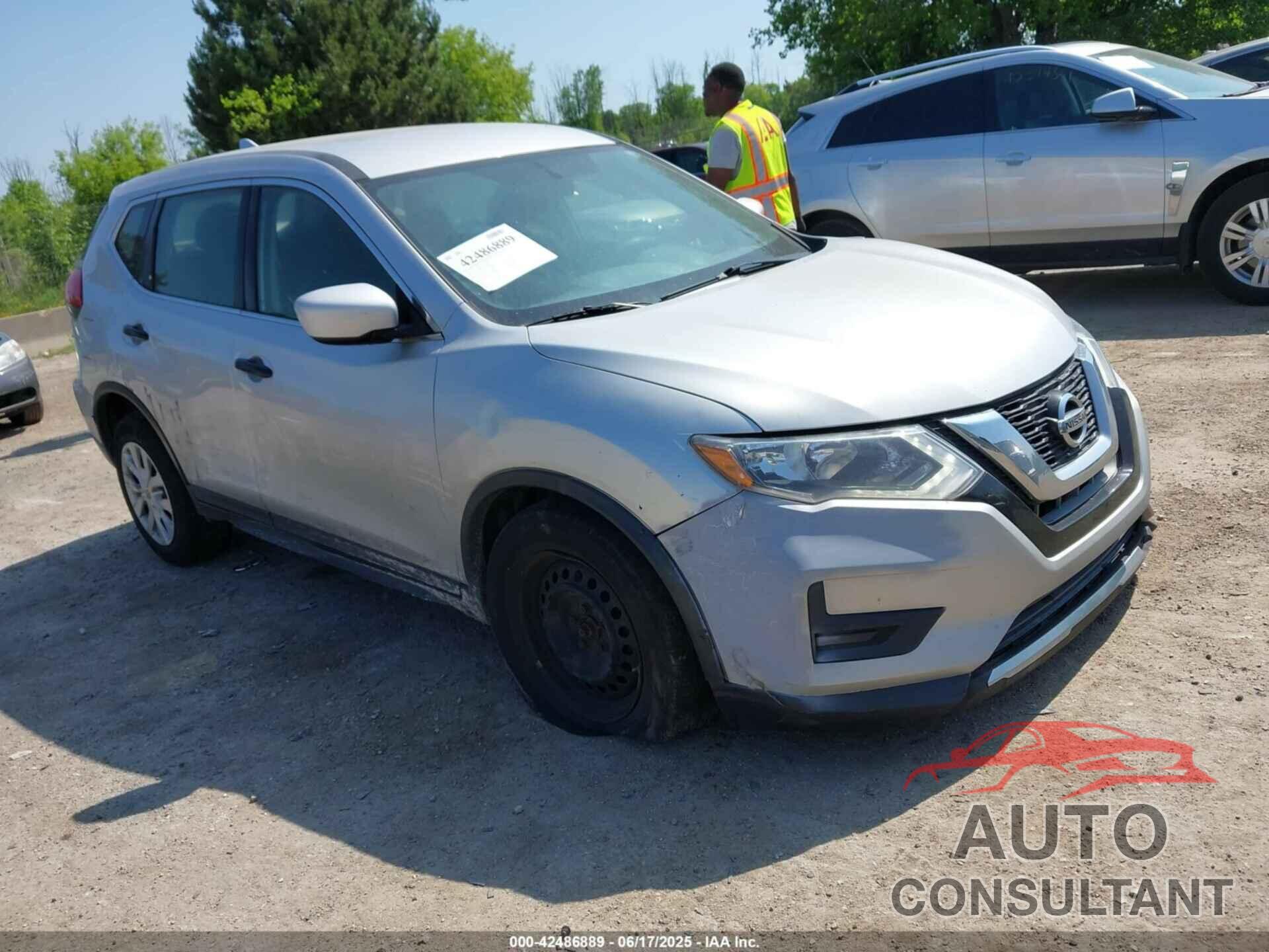 NISSAN ROGUE 2017 - KNMAT2MT9HP556659