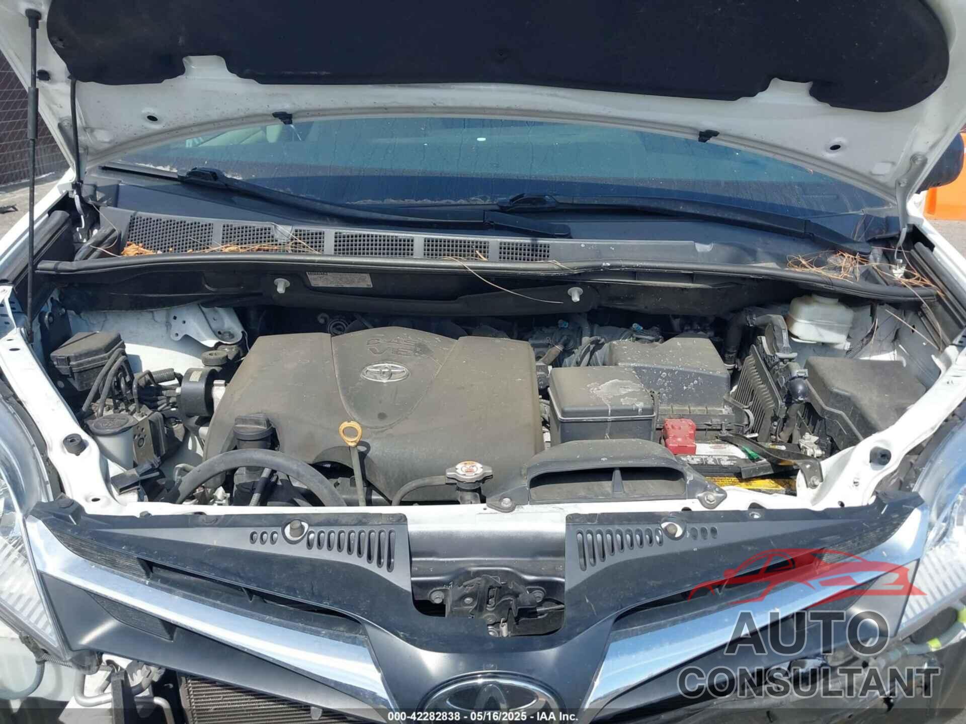 TOYOTA SIENNA 2019 - 5TDKZ3DC2KS004815