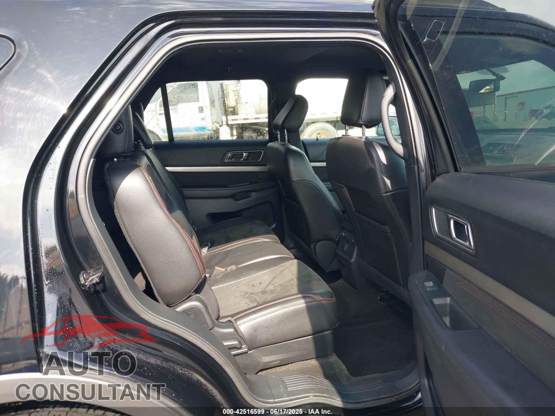 FORD EXPLORER 2018 - 1FM5K7D82JGB75136