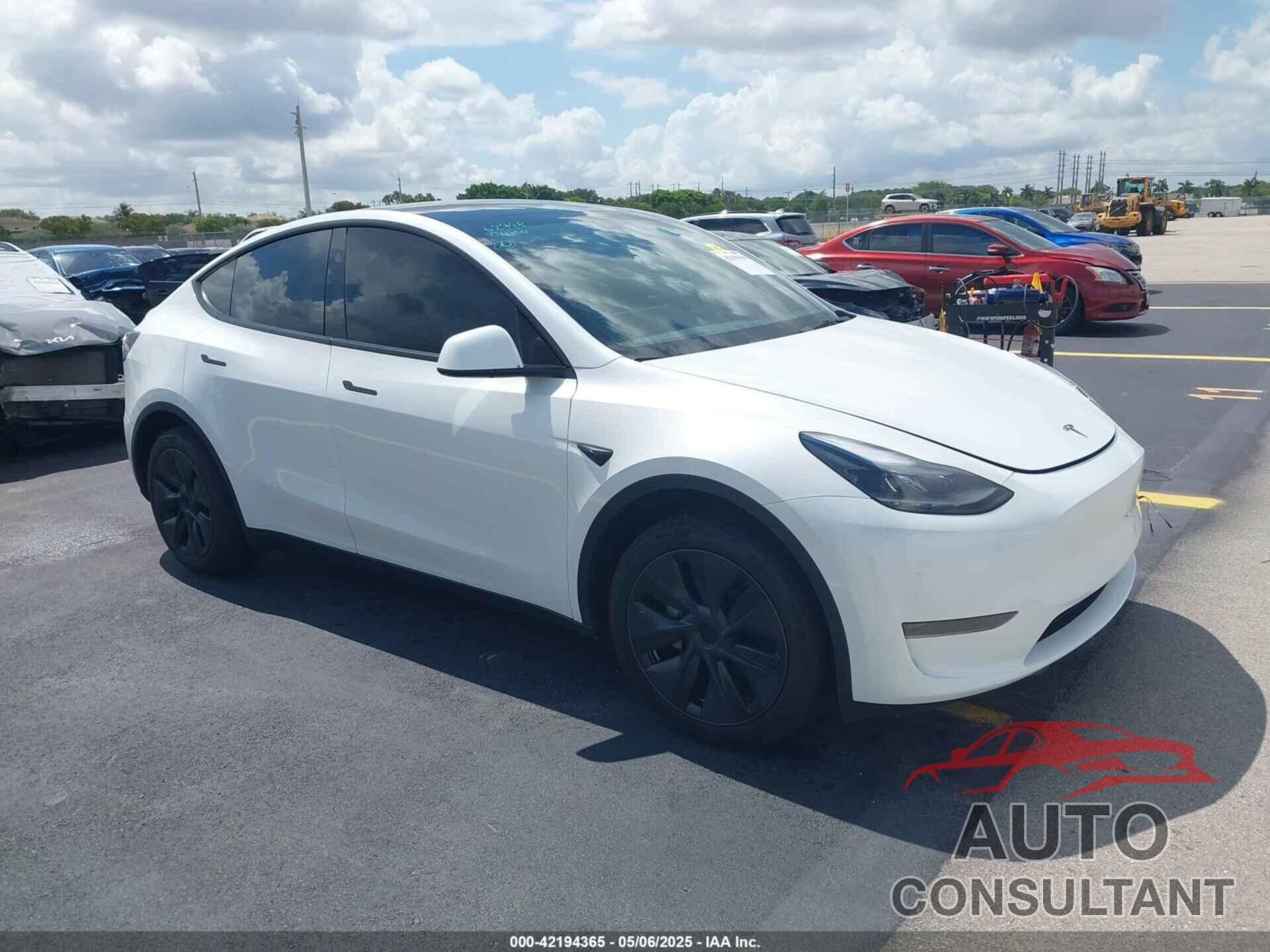 TESLA MODEL Y 2025 - 7SAYGDED0SA357958