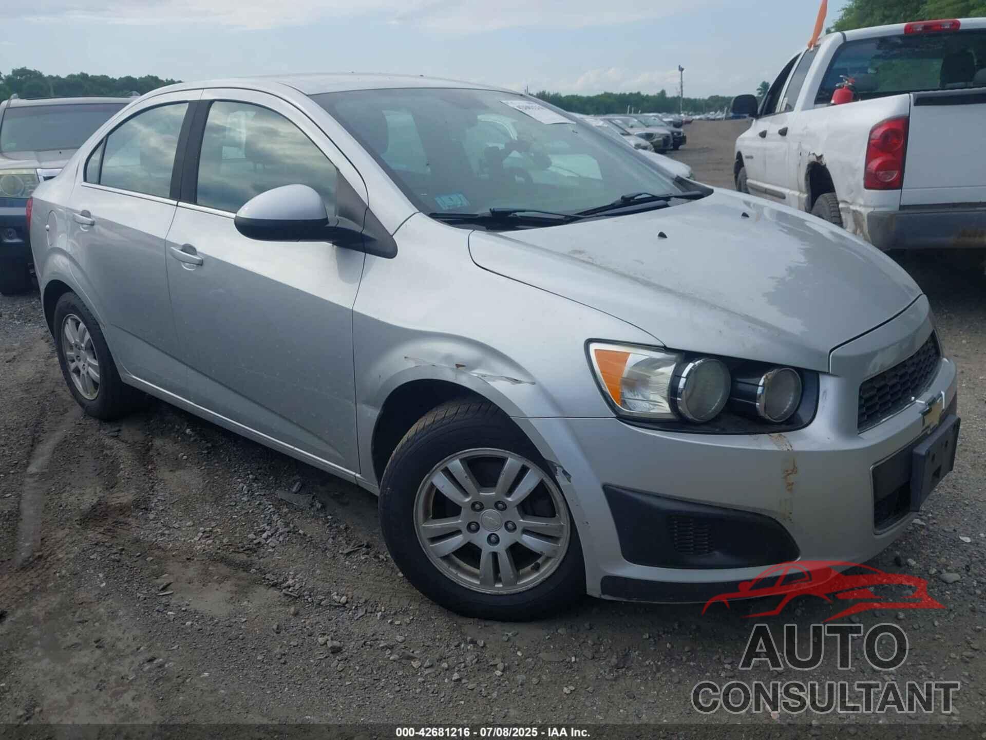 CHEVROLET SONIC 2013 - 1G1JC5SG5D4222527