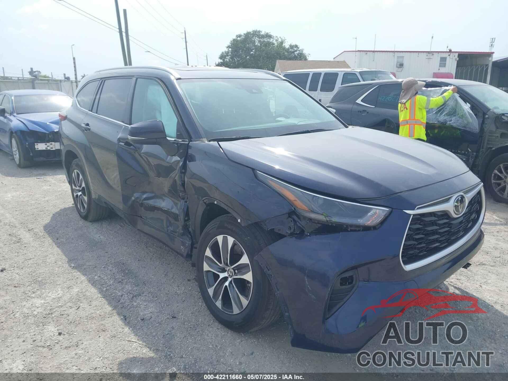 TOYOTA HIGHLANDER 2022 - 5TDHZRAHXNS091574
