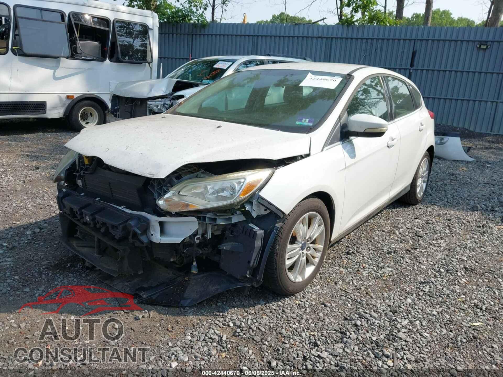 FORD FOCUS 2012 - 1FAHP3M29CL371971