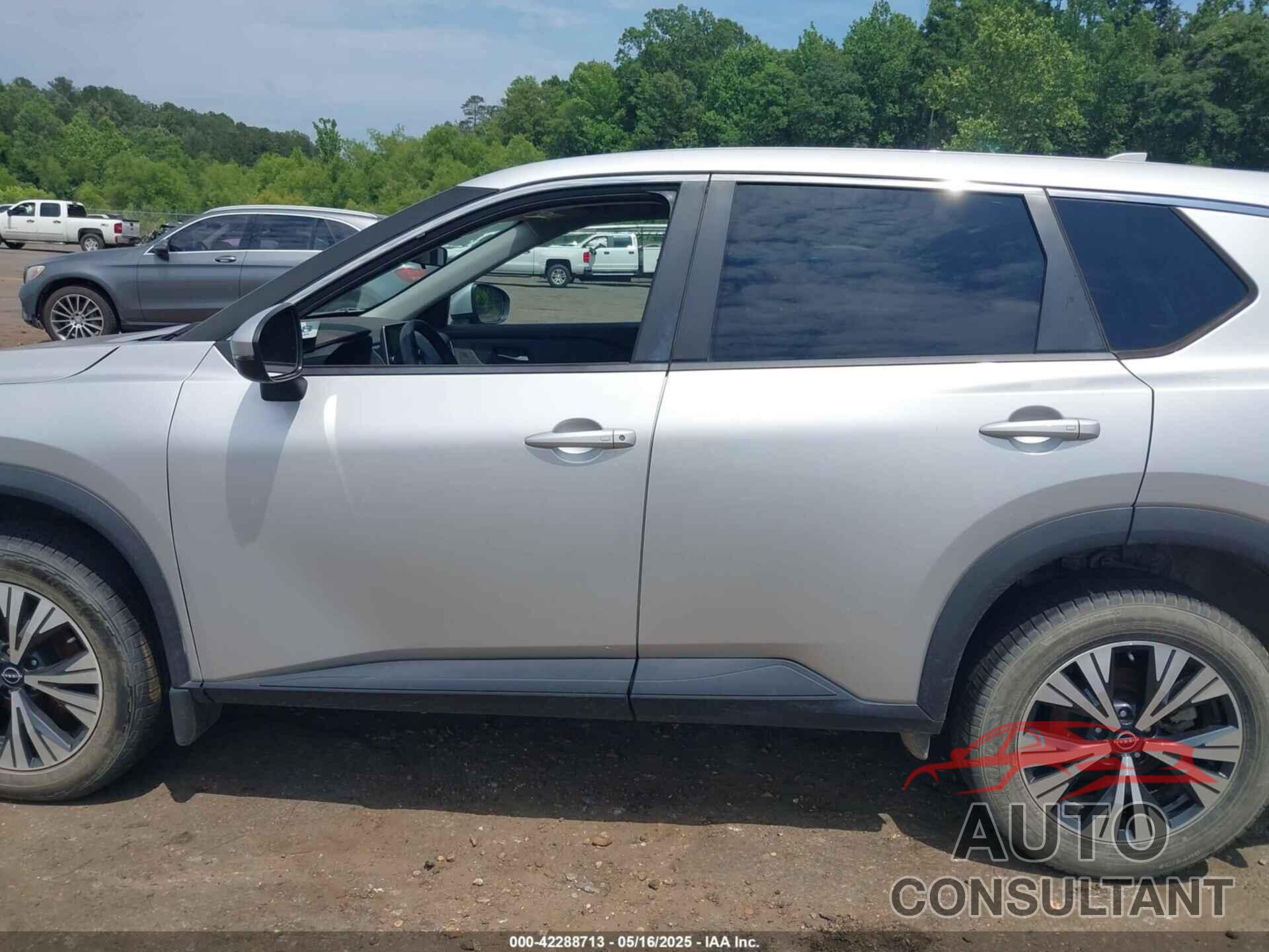 NISSAN ROGUE 2022 - 5N1BT3BA9NC687584