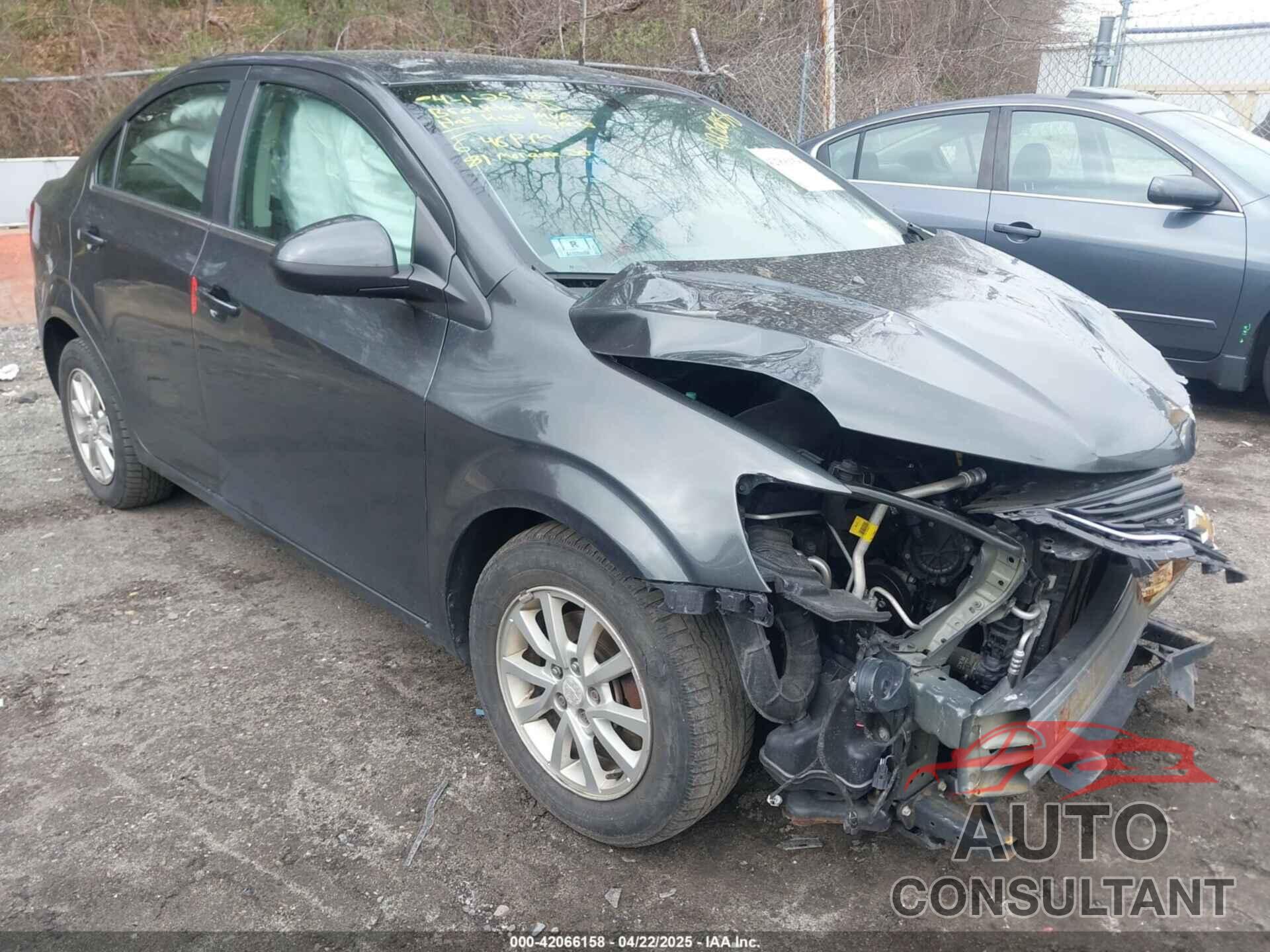 CHEVROLET SONIC 2018 - 1G1JD5SG9J4123931