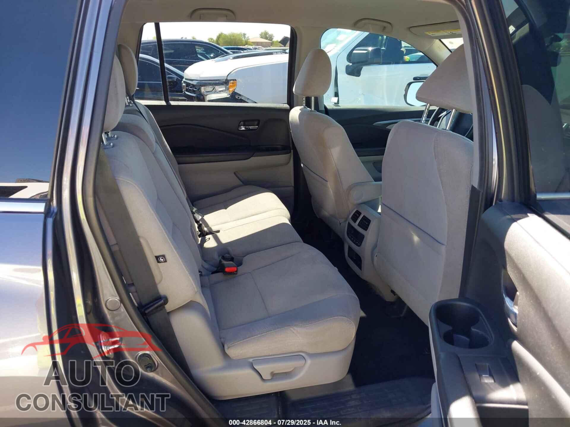 HONDA PILOT 2017 - 5FNYF6H32HB031959