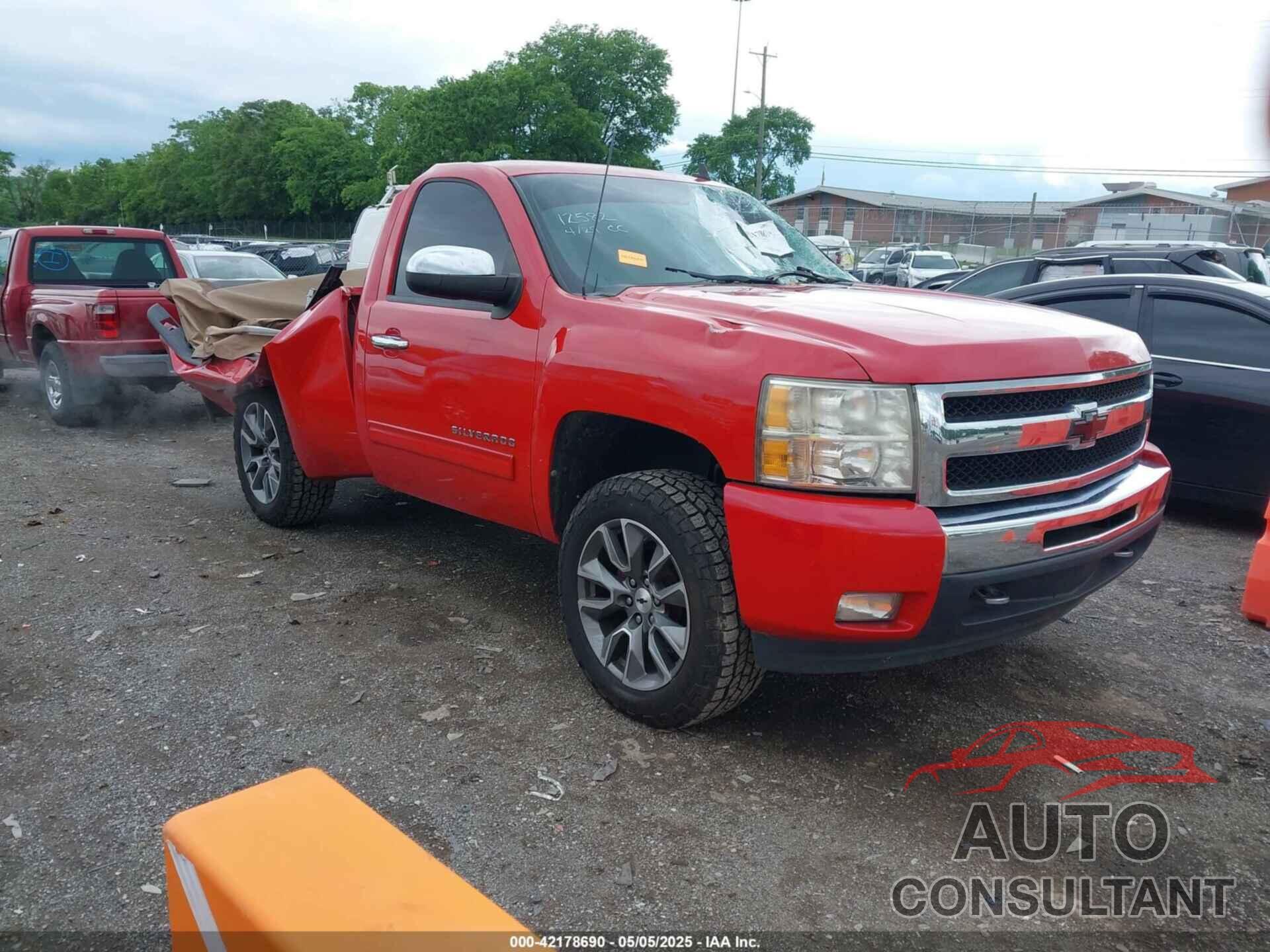 CHEVROLET SILVERADO 1500 2011 - 1GCNKSE01BZ187350