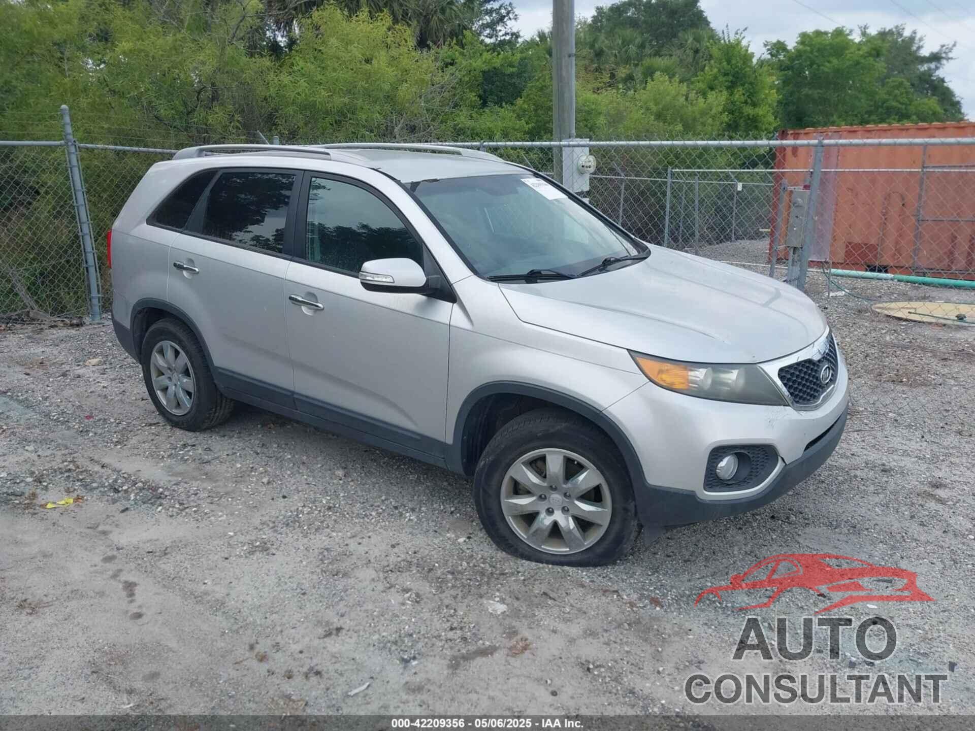 KIA SORENTO 2011 - 5XYKT4A18BG118647