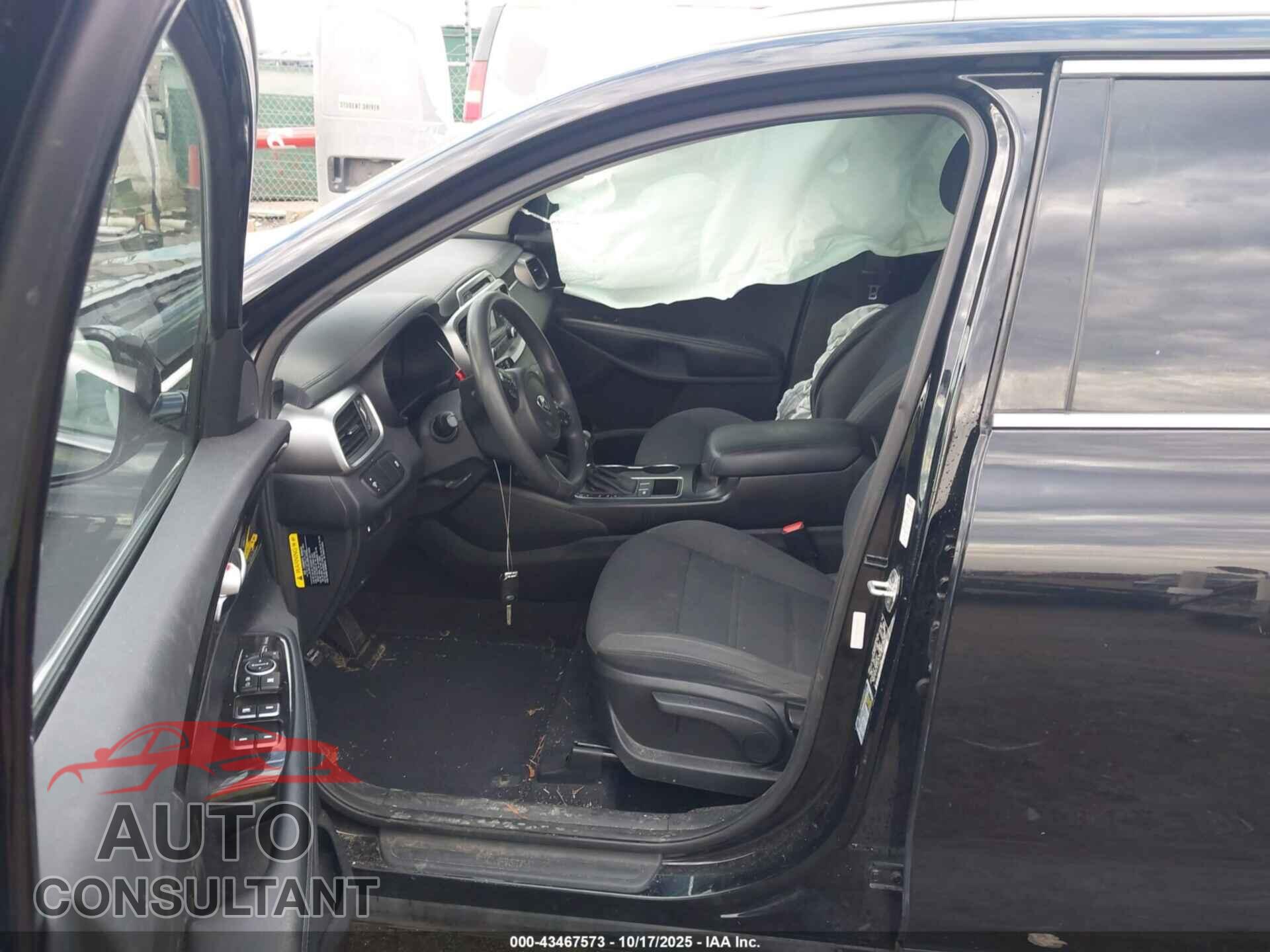 KIA SORENTO 2017 - 5XYPG4A58HG213912