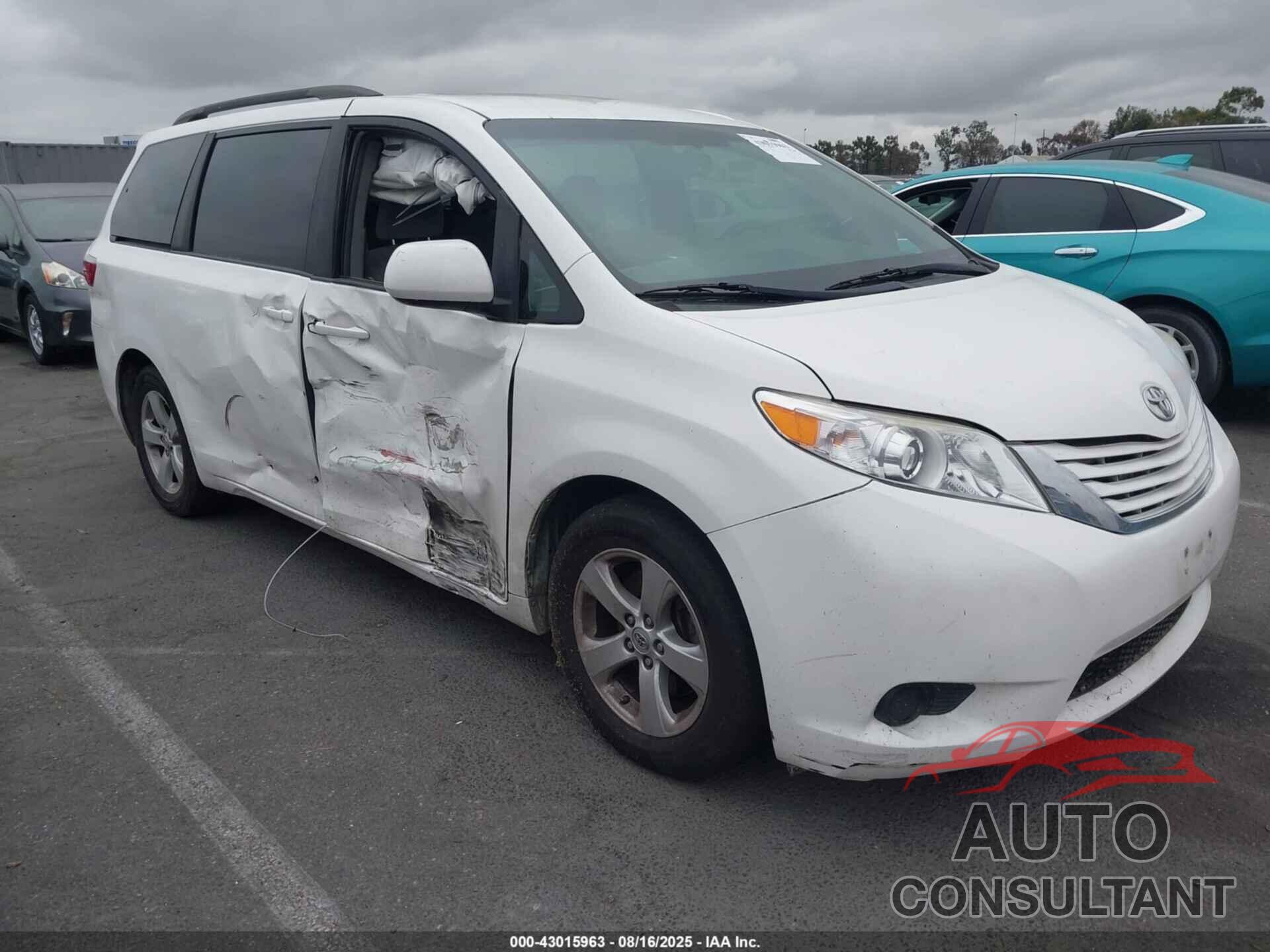 TOYOTA SIENNA 2015 - 5TDKK3DC2FS679493